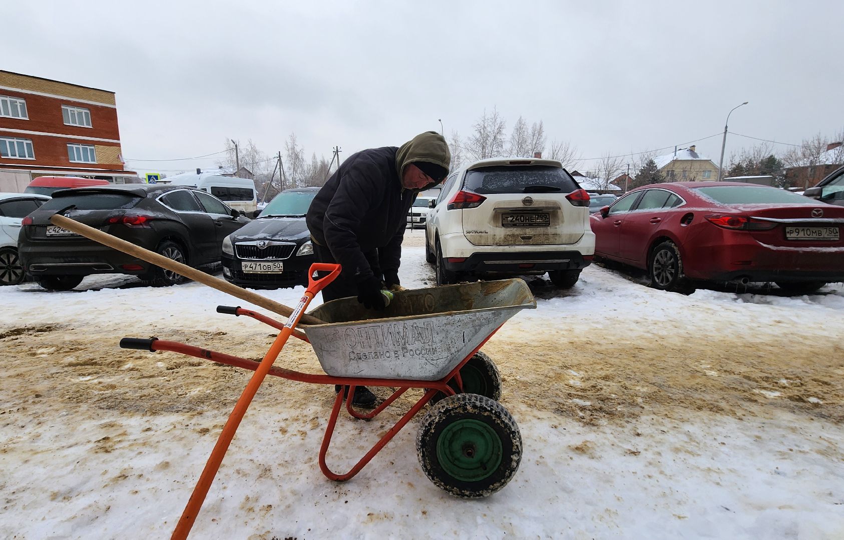 домодедово, Гололедица, обработка дорог, подмосковье, Двор, асфальт, комунальная техника, Коммунальная служба, Дорожная служба, Управляющая компания,