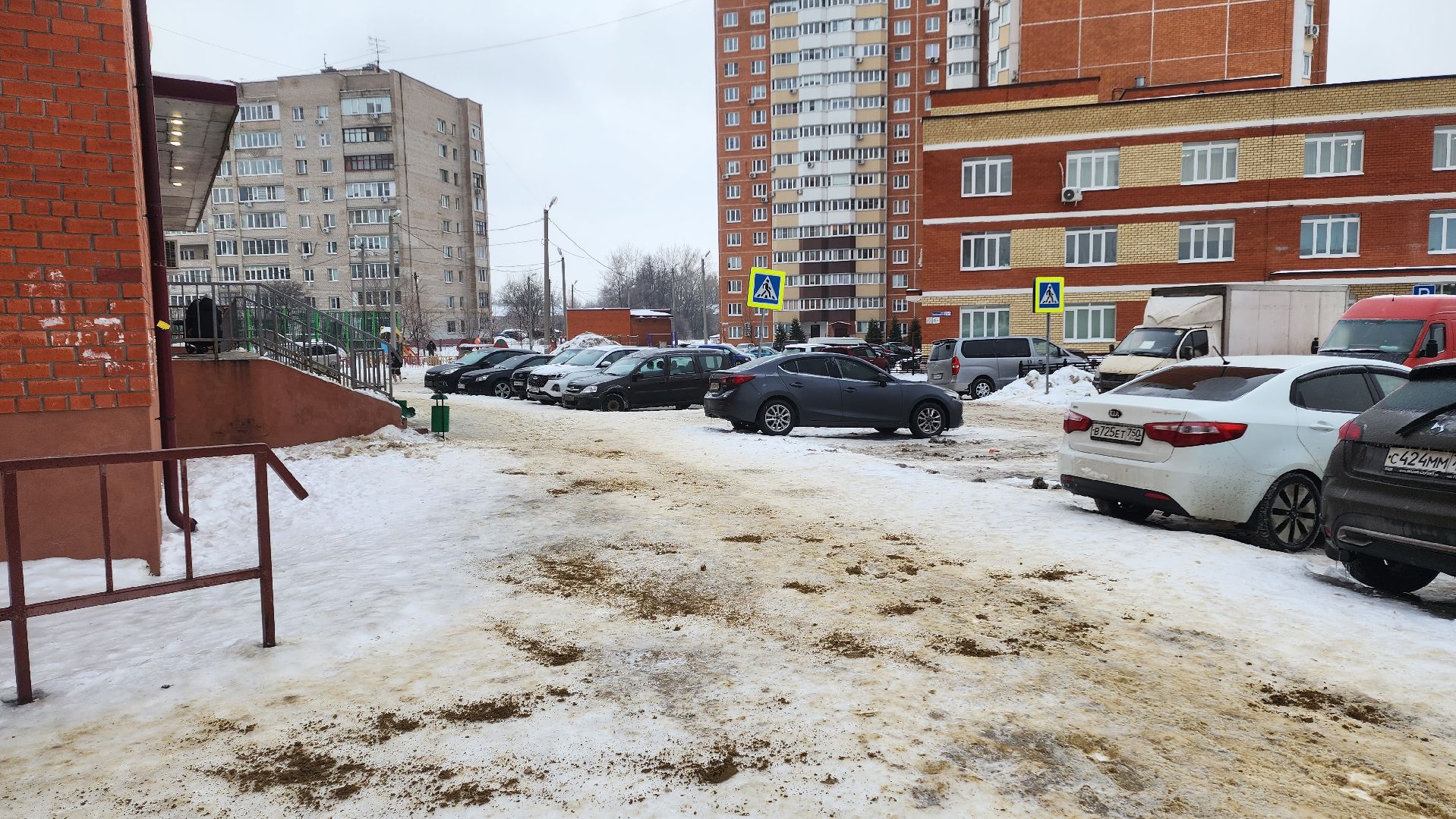 домодедово, Гололедица, обработка дорог, подмосковье, Двор, асфальт, комунальная техника, Коммунальная служба, Дорожная служба, Управляющая компания,