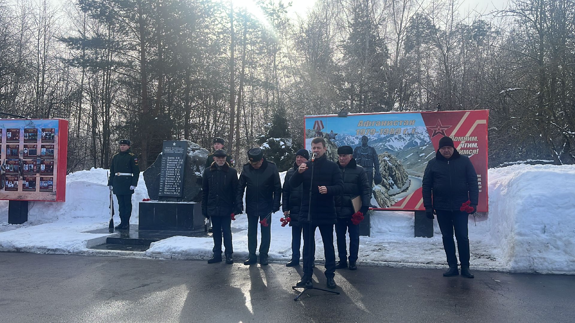 возложение цветов, день воина-интернационалиста, награждение, глава городского округа,