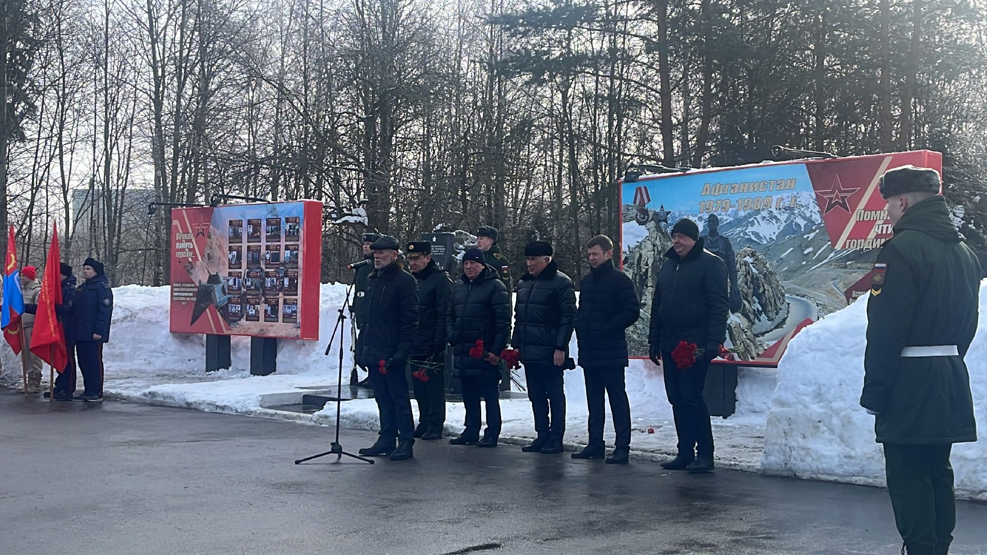 возложение цветов, день воина-интернационалиста, награждение, глава городского округа,