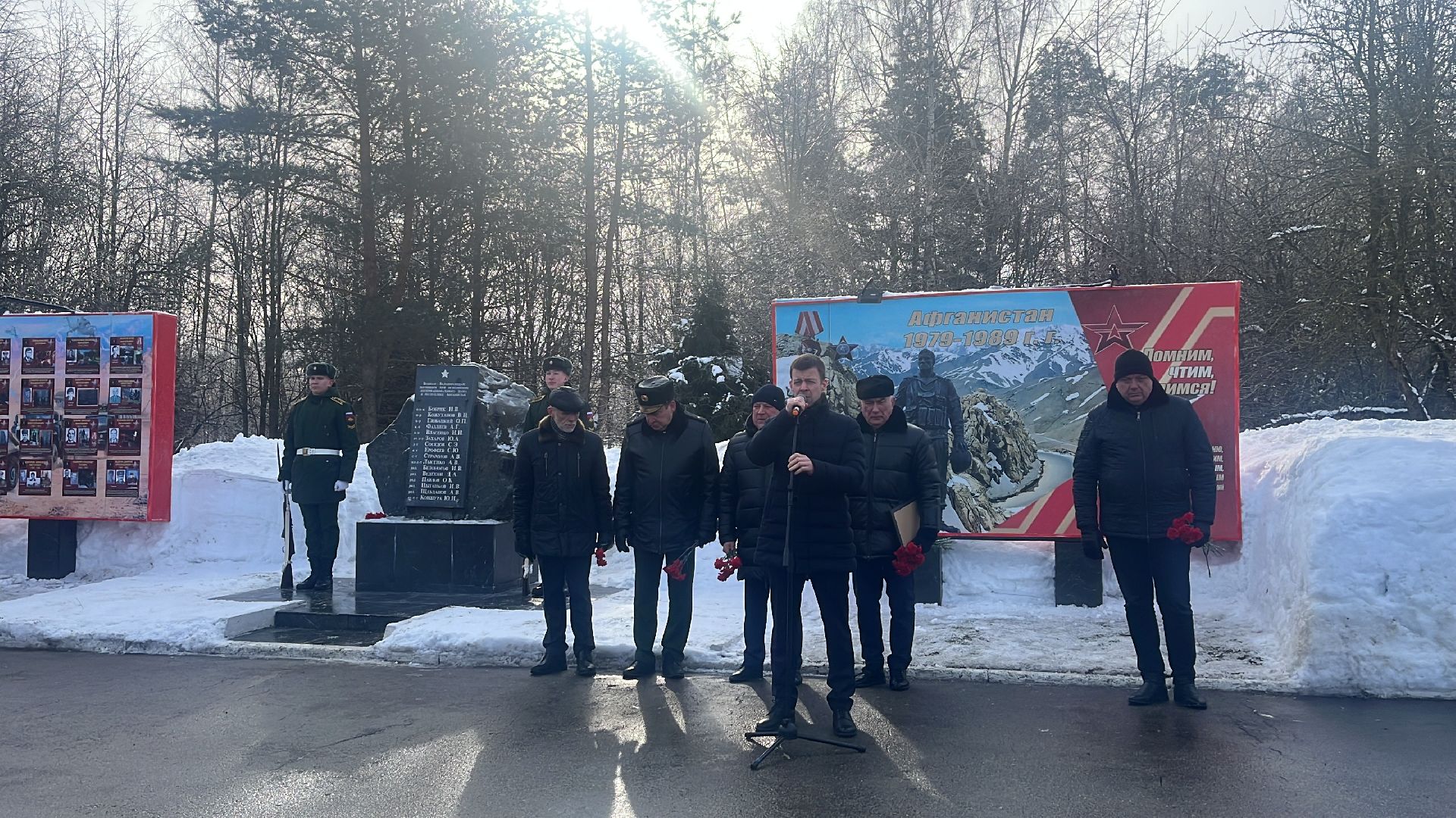 возложение цветов, день воина-интернационалиста, награждение, глава городского округа,