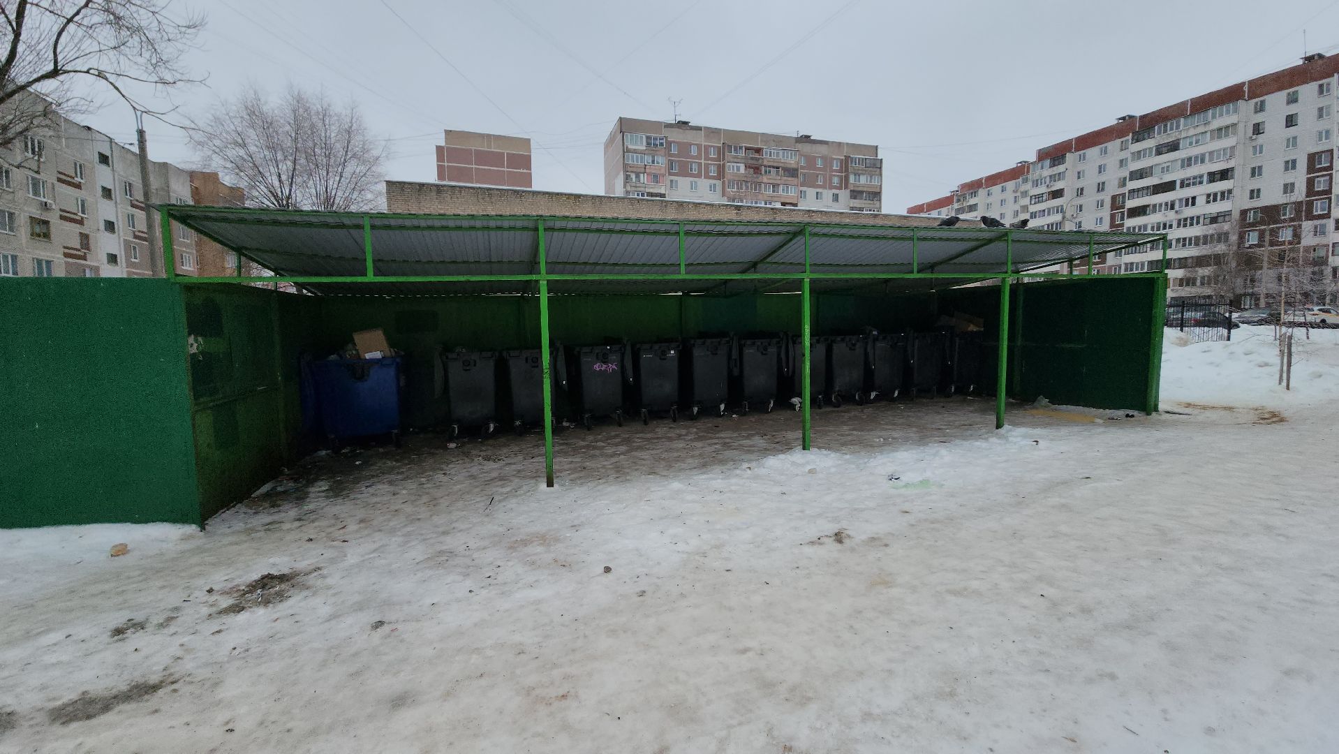 серпухов, улица новая, контейнерная площадка, парковка запрещена, дорожные знаки во дворах,