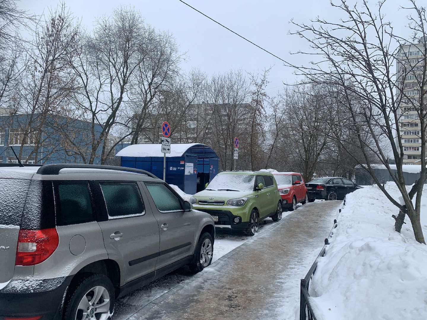 Балашиха, Подмосковье, дорожные знаки во дворах, контейнерные площадки, знаки запрета парковки,