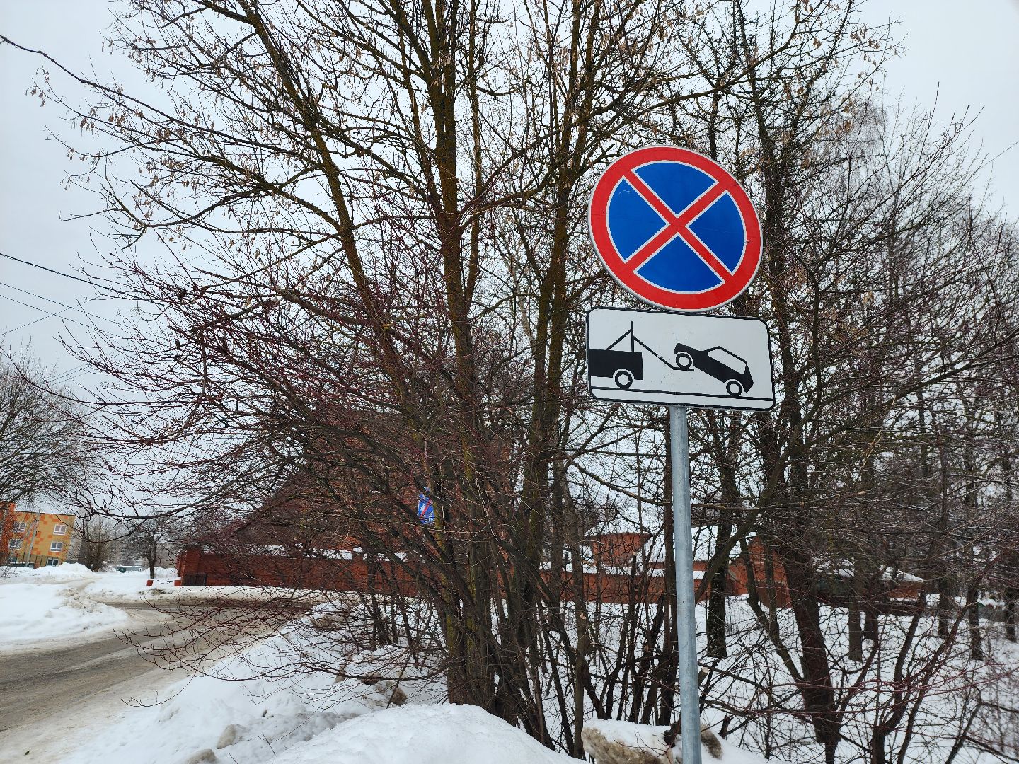 серпухов, улица химиков, дорожные знаки, контейнерная площадка, двор,