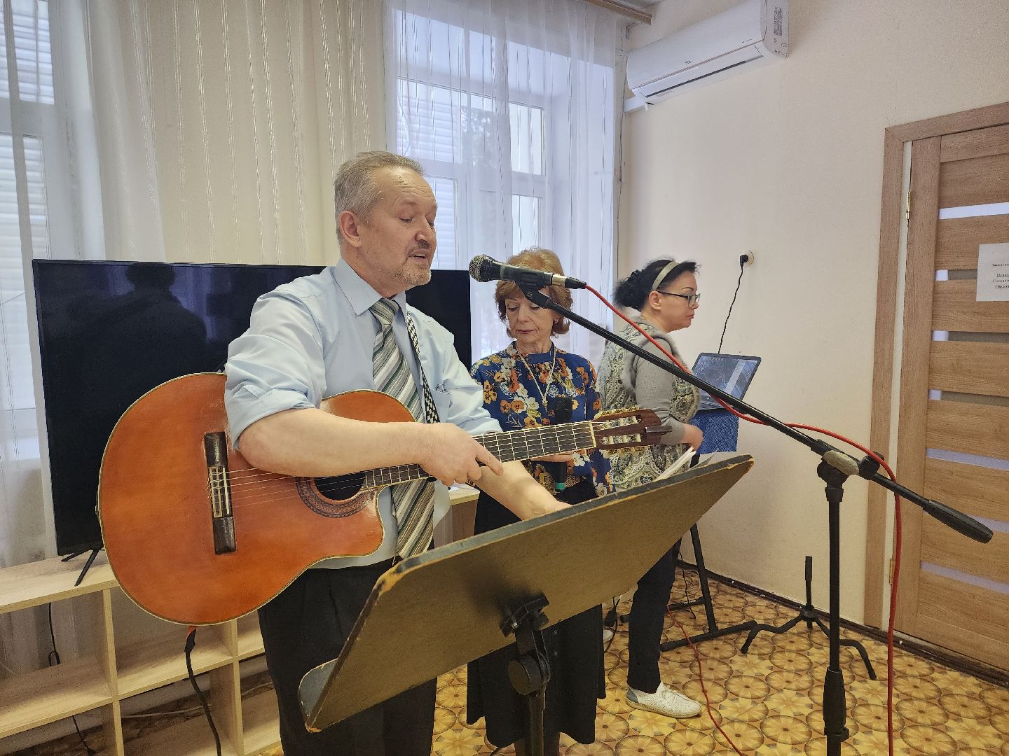 пушкино, концерт, старшее поколение, активное долголетие, поэт, авторское творчество,