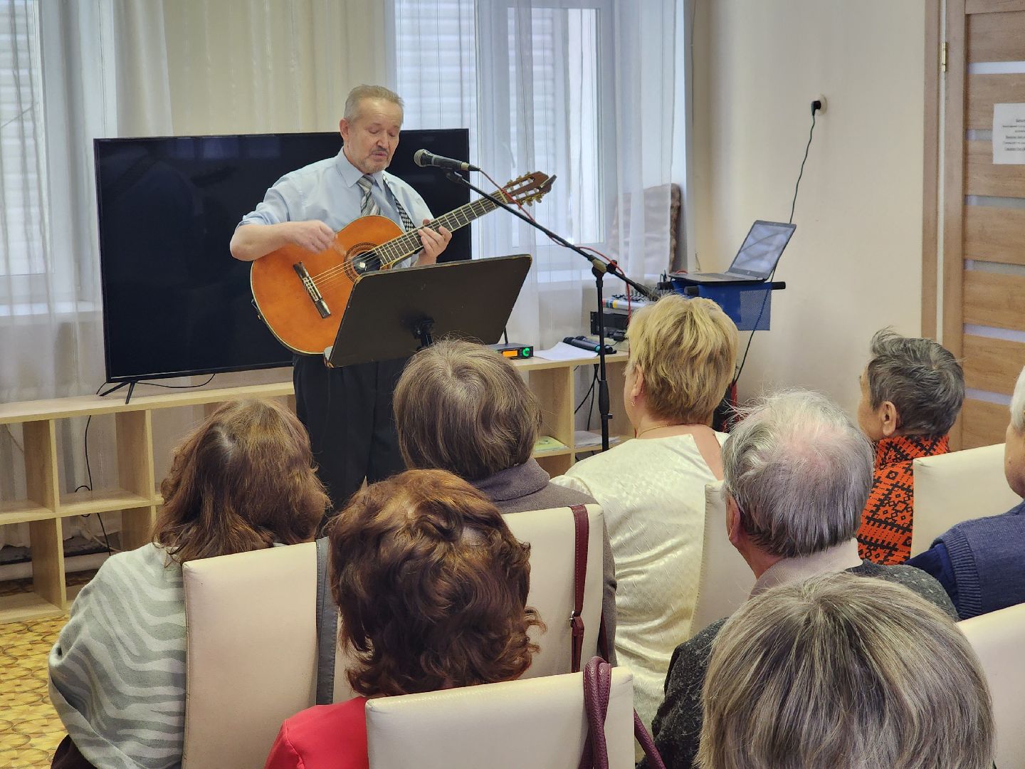 пушкино, концерт, старшее поколение, активное долголетие, поэт, авторское творчество,