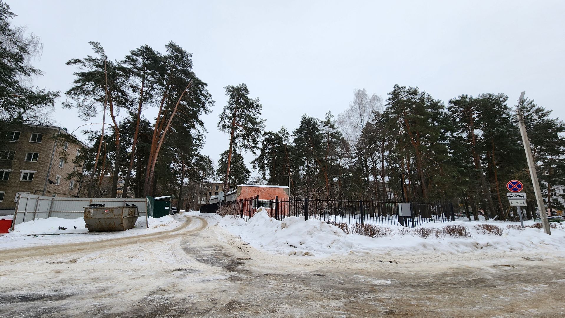 знаки, знаки запрета парковки, парковка запрещена, контейнерная площадка, протвино, подмосковье, пдд,