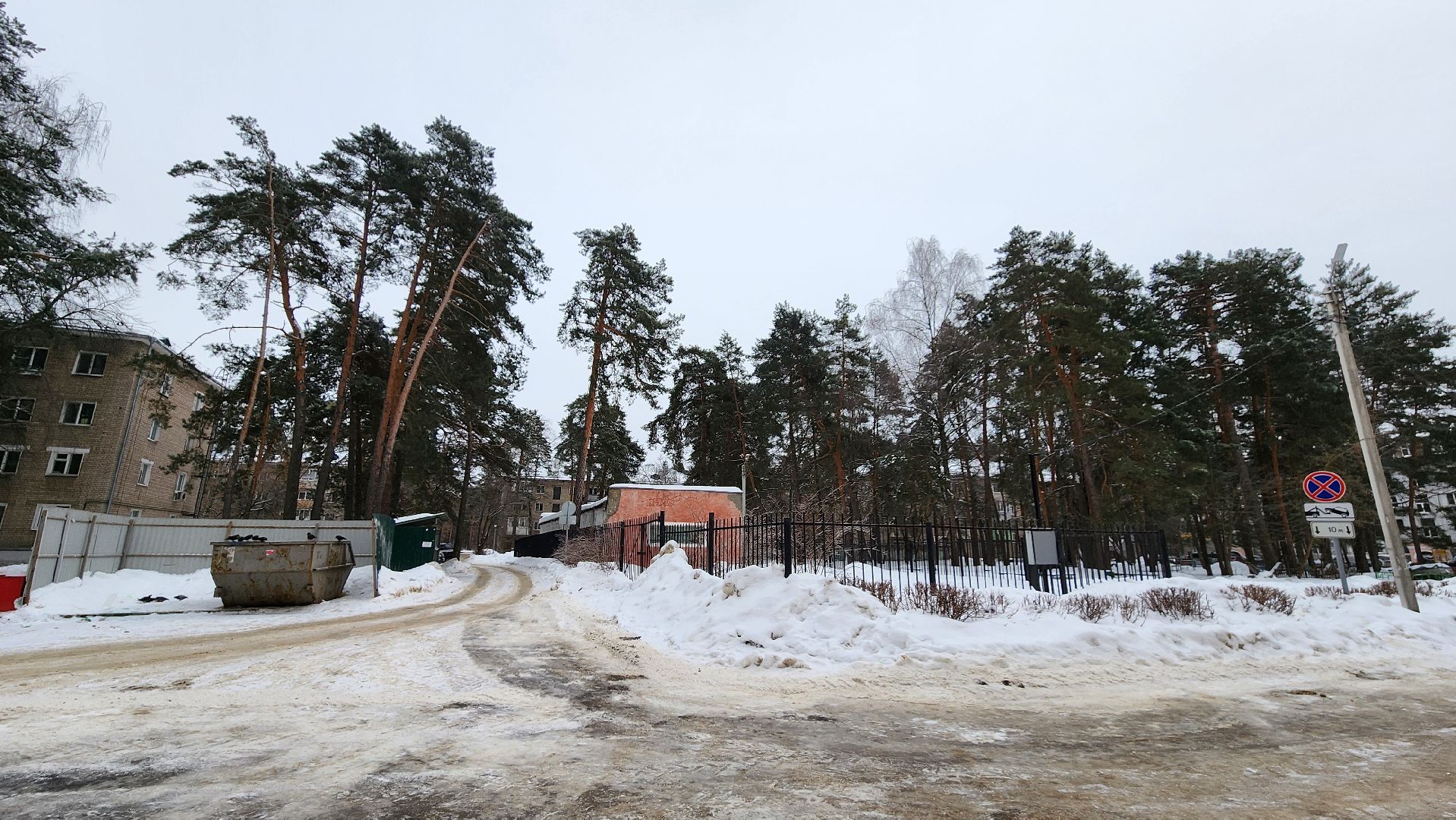 знаки, знаки запрета парковки, парковка запрещена, контейнерная площадка, протвино, подмосковье, пдд,