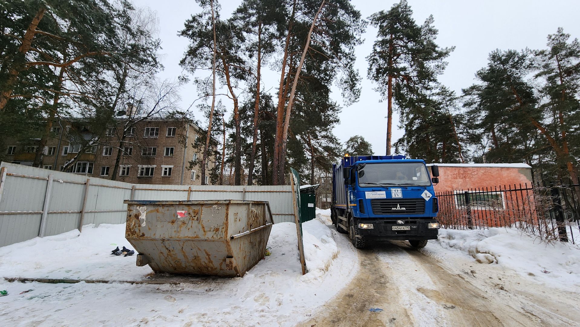 знаки, знаки запрета парковки, парковка запрещена, контейнерная площадка, протвино, подмосковье, пдд,
