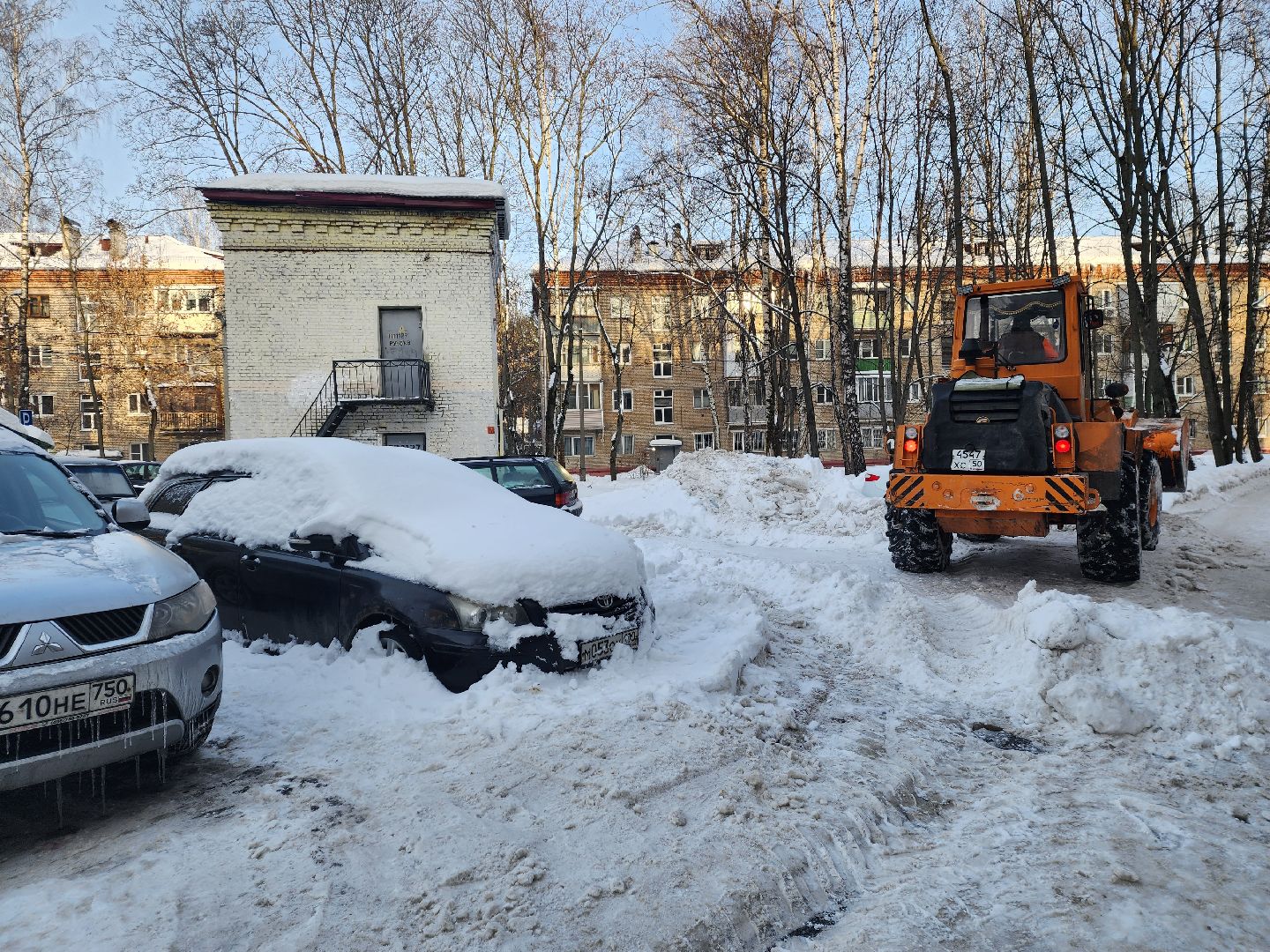 пушкино, парковка у дома, уборка снега,