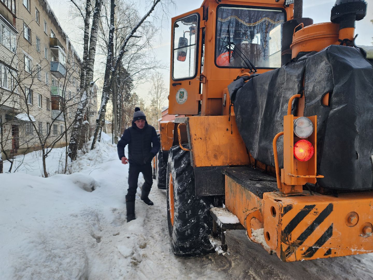 пушкино, парковка у дома, уборка снега,