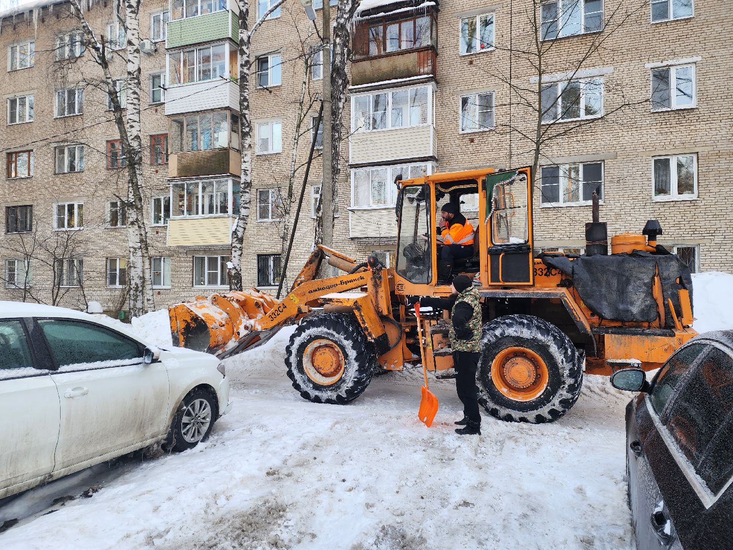 пушкино, парковка у дома, уборка снега,