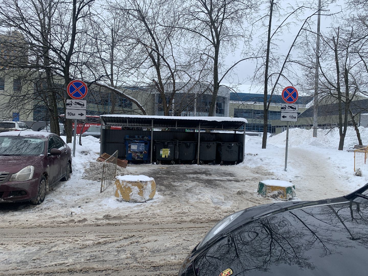 Балашиха, Подмосковье, дорожные знаки во дворах, знаки запрета парковки, контейнерная площадка,