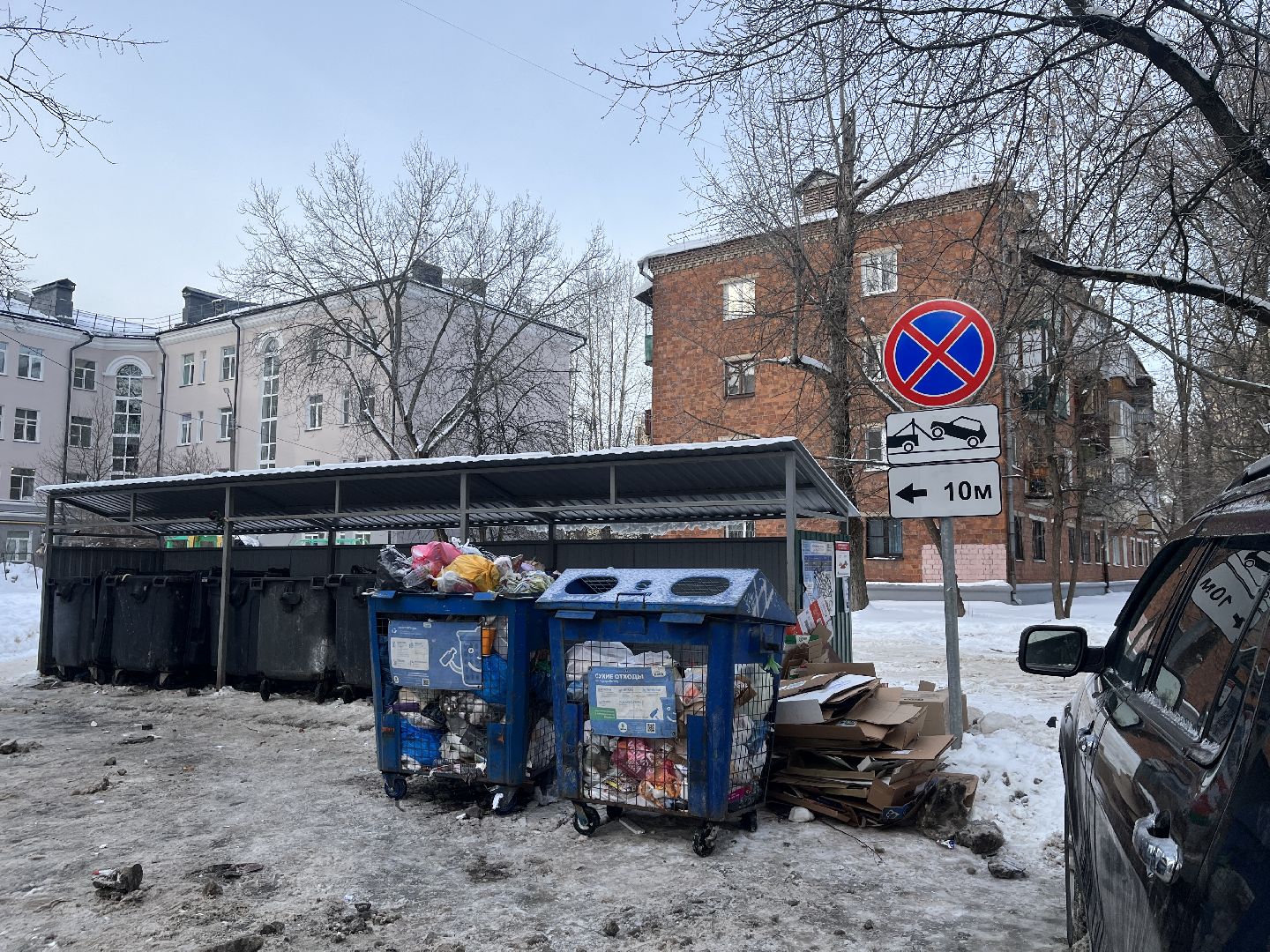 дорожные знаки, контейнерная площадка, мусорка, парковка,