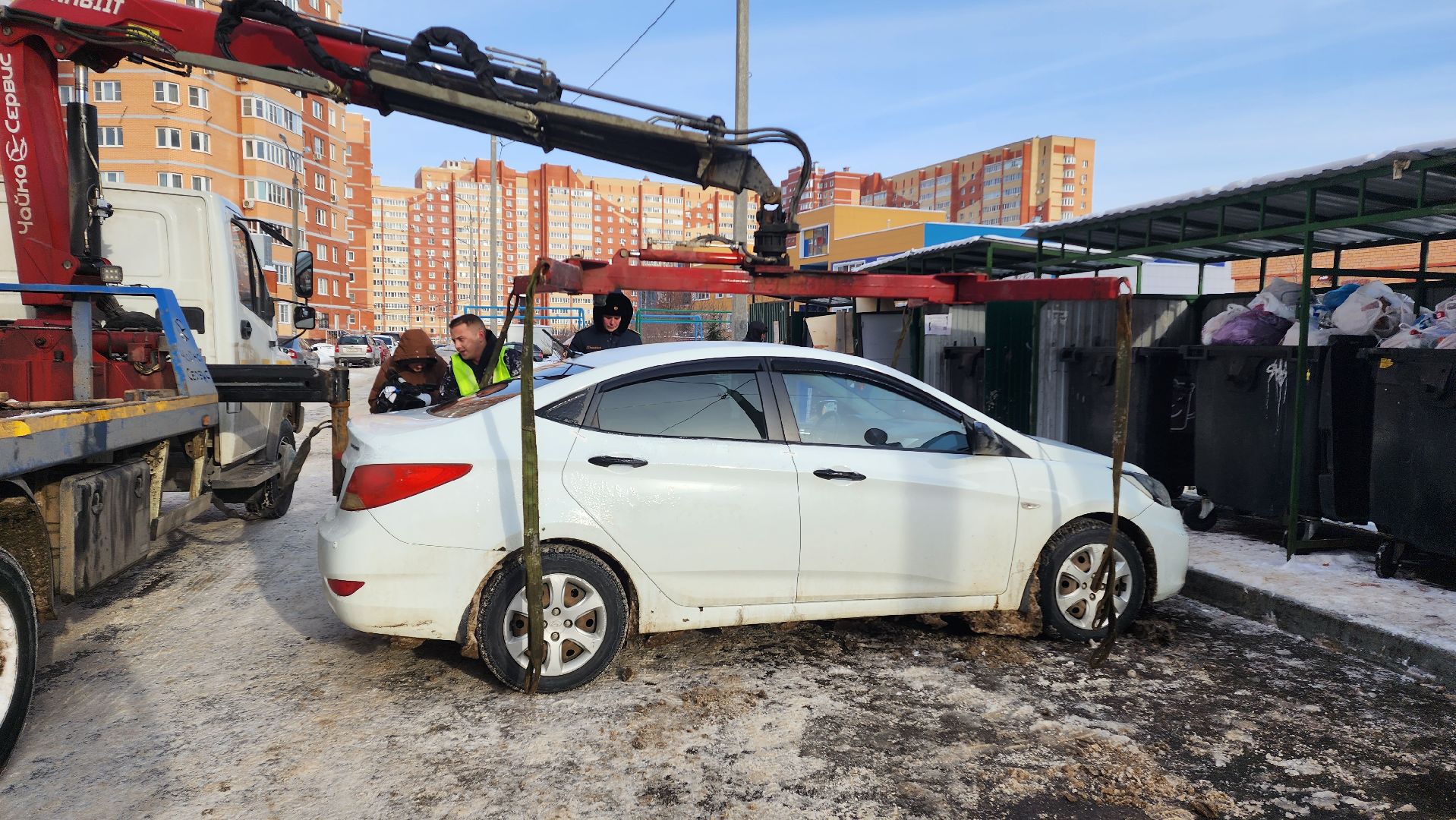 Домодедово, Подмосковье, Дороги, Мусоровоз, Контейнерная площадка, ГУСТ МО, Дорожная служба, Инспектор ГУСТ, эвакуация машин, Штраф, улица Лунная, Запрещающий знак, Эвакуатор, Работает эвакуатор, ЖКХ, Остановка запрещена, Работает эвакуатор,