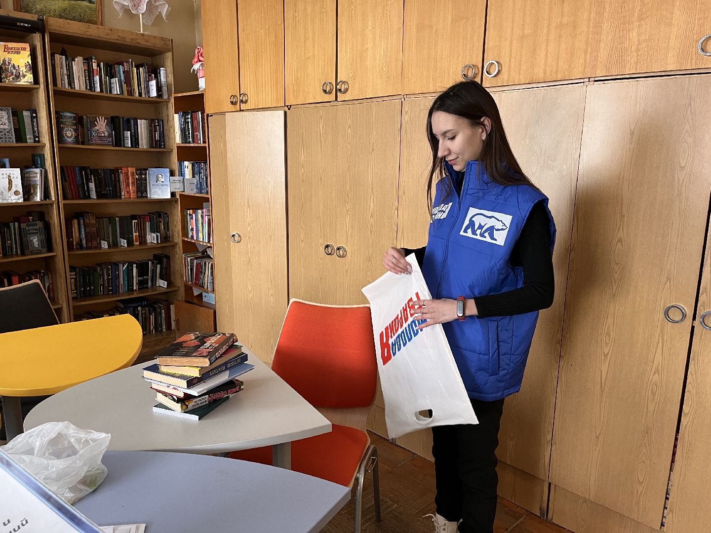 книги, волонтер, молодая гвардия, библиотека,