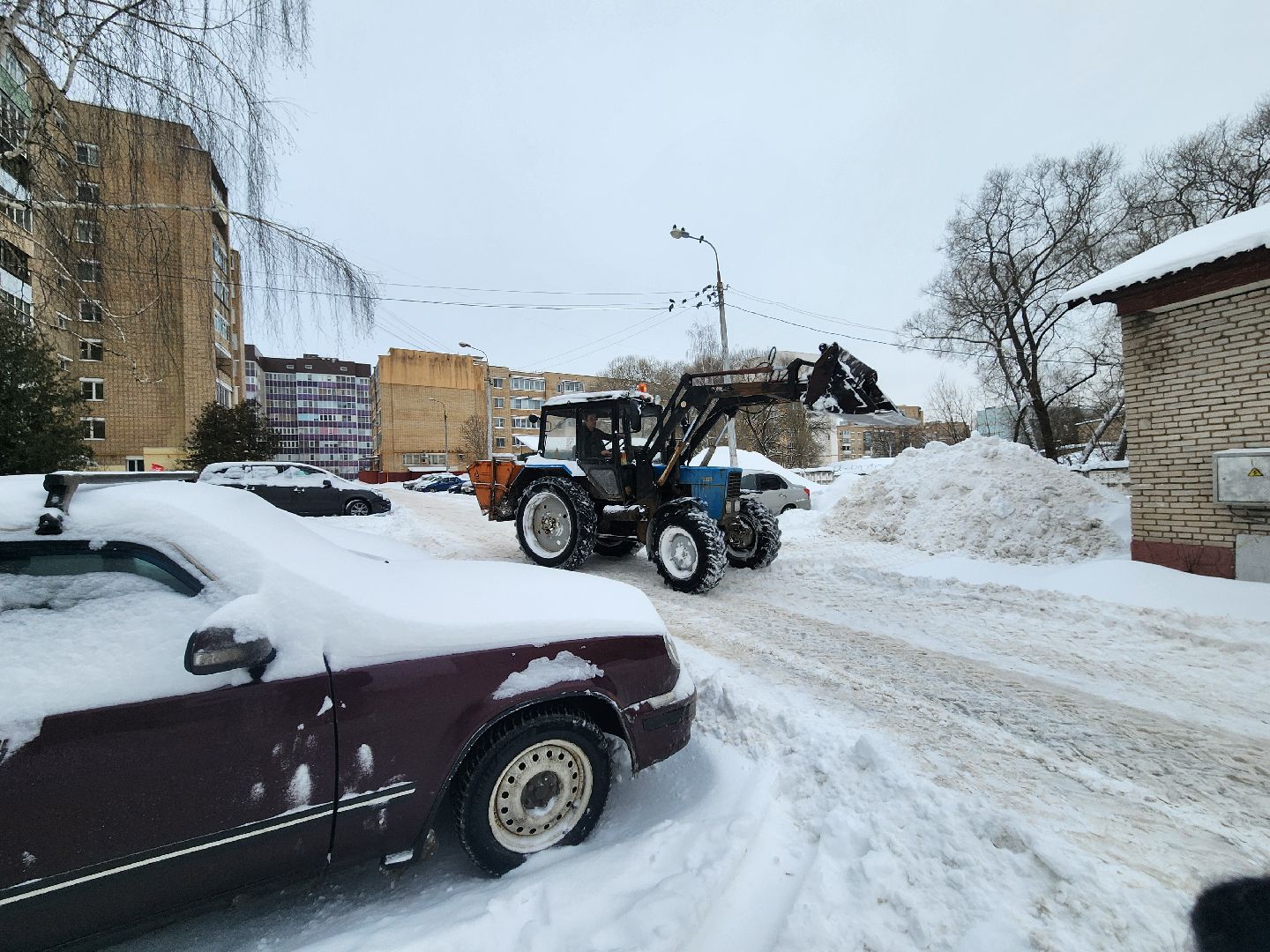 уборка дворов, уборка снега, снегопад, руза, коммунальная техника, коммунальщики, рузский городской округ,