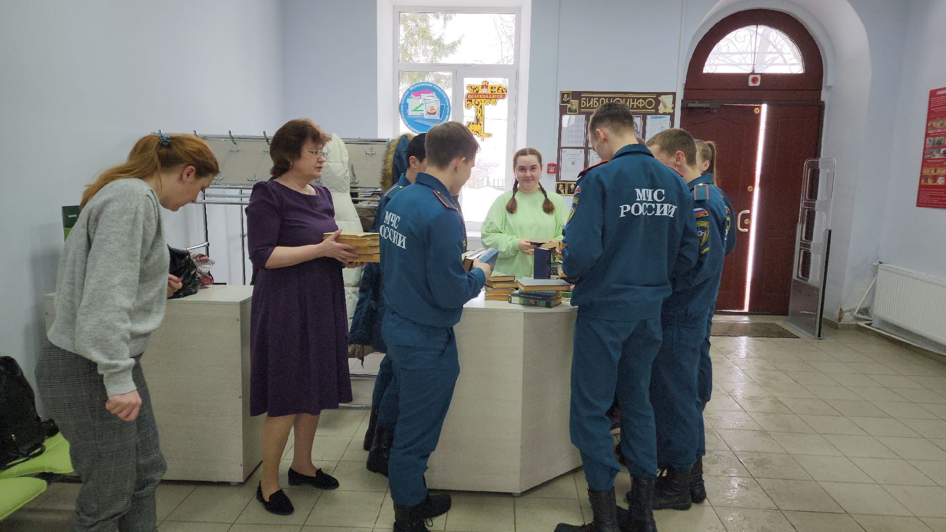 волоколамск, библиотека, студенты, колледж, колледж подмосковье, книги, подарки,