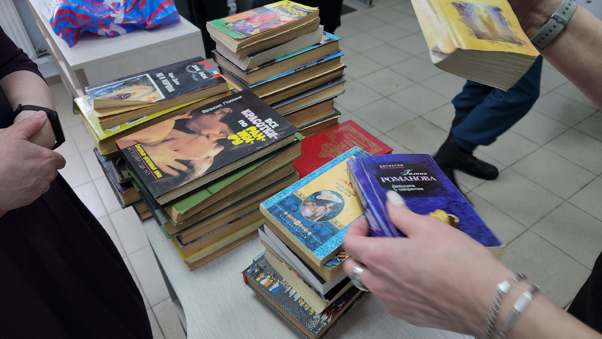 волоколамск, библиотека, студенты, колледж, колледж подмосковье, книги, подарки,