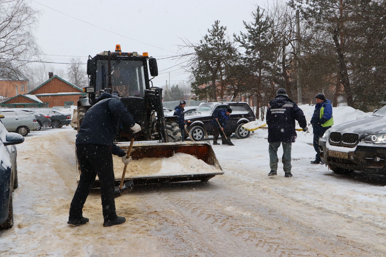 Снегопад, МБУ БДХ, Мосавтодор, Серебряные Пруды, дворы, дороги,