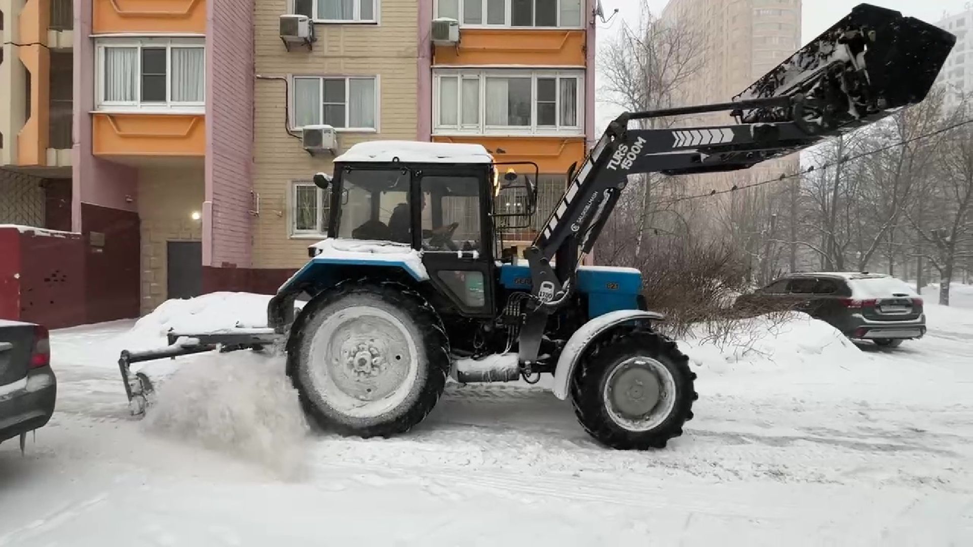 Реутов, уборка снега, трактор, дворники, придомовая территория,ветер,