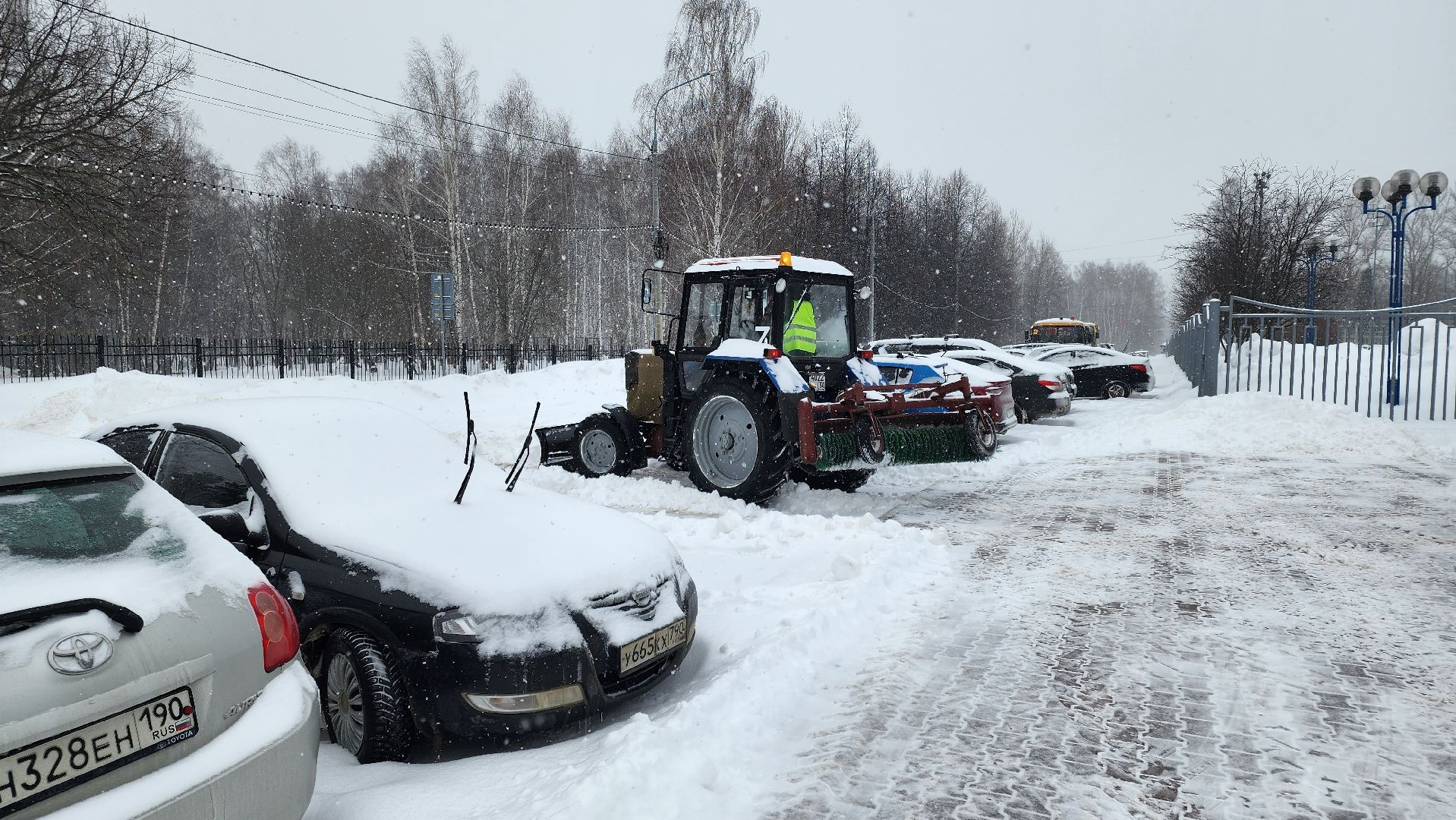 кашира, жкх, уборка снега, снегопад, трактор, ДС Юбилейный, парковка,