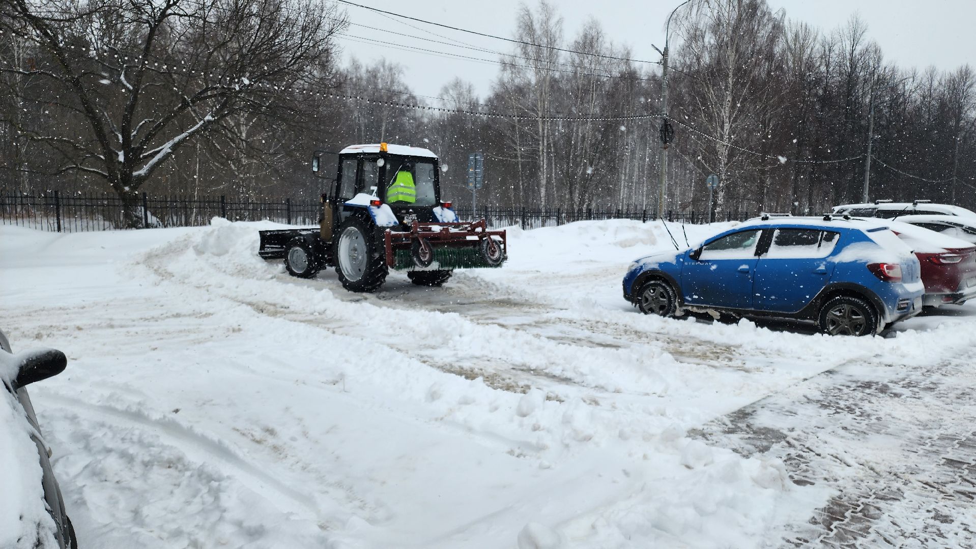 кашира, жкх, уборка снега, снегопад, трактор, ДС Юбилейный, парковка,