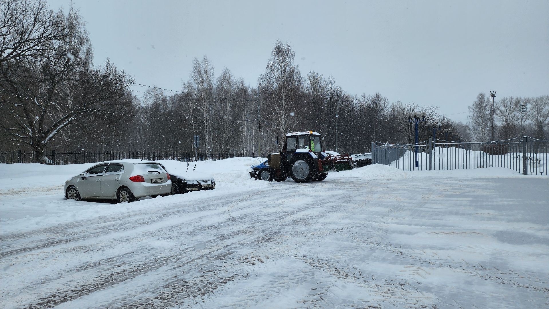 кашира, жкх, уборка снега, снегопад, трактор, ДС Юбилейный, парковка,