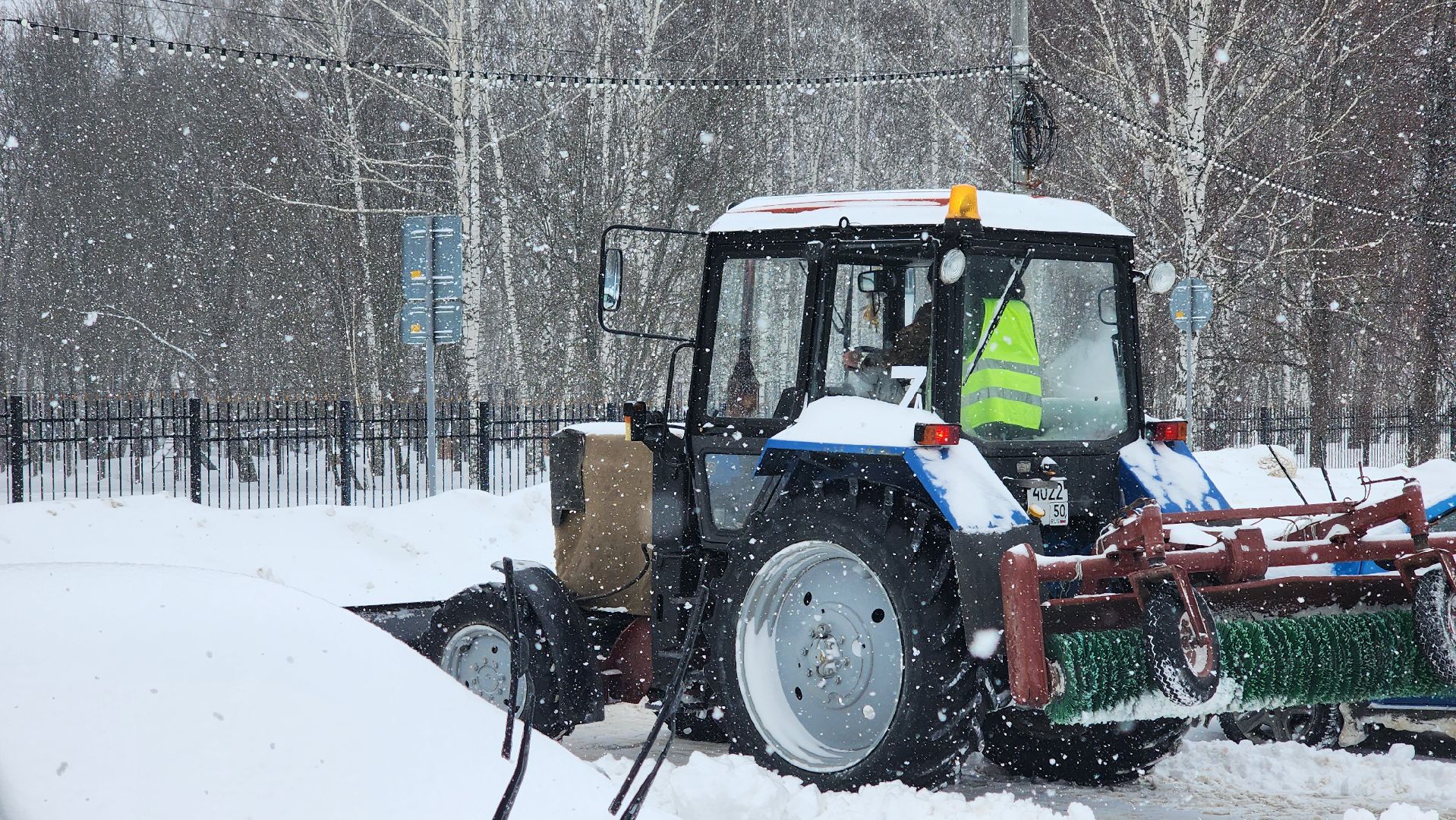 кашира, жкх, уборка снега, снегопад, трактор, ДС Юбилейный, парковка,