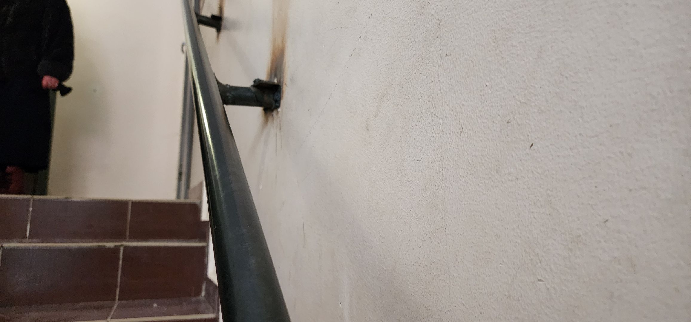 поручни в подъездах, безопасность для пожилых, Домодедово - парк,