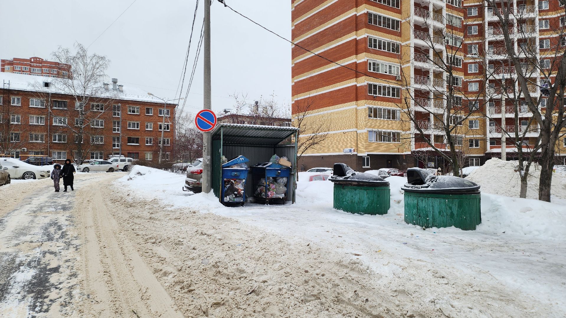 Подмосковье,Городской округ Пушкинский, Ивантеевка, благоуйстройство, парковка запрещена, парковка у контейнерных площадок,