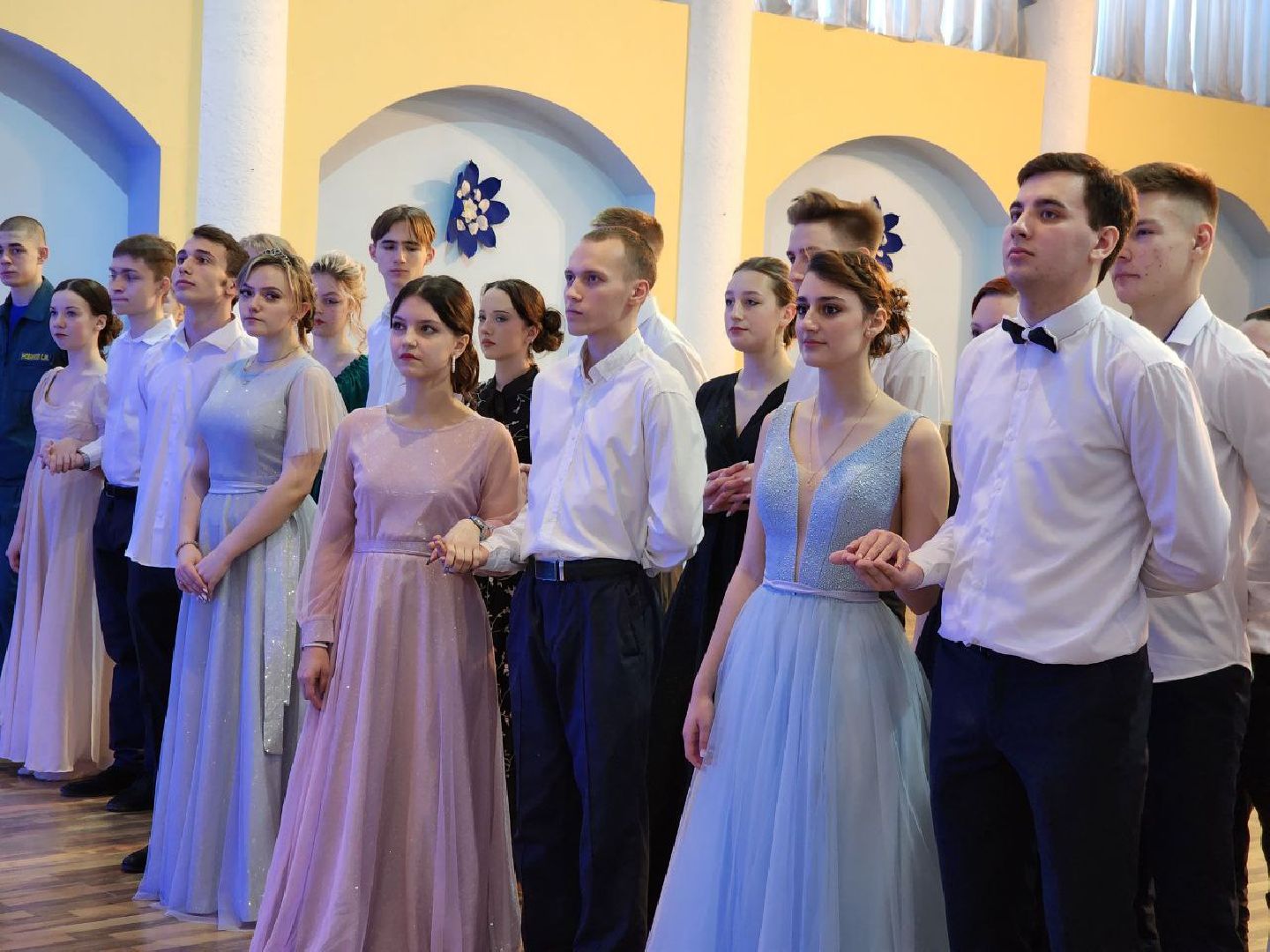 можайск, можайский городской округ, подмосковье, сретенский бал, традиции, культура, вальс, всемирный день молодежи, православная молодежь, танцы,