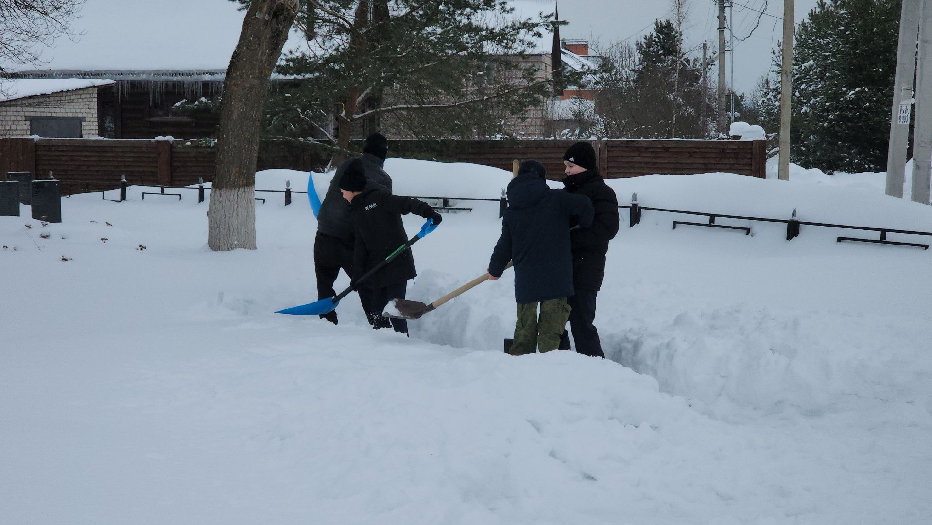 мемориал, вов, уборка снега, лицей, школьники, руза, рузский городской округ,
