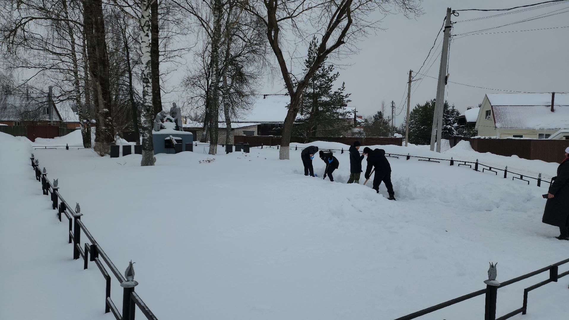 мемориал, вов, уборка снега, лицей, школьники, руза, рузский городской округ,