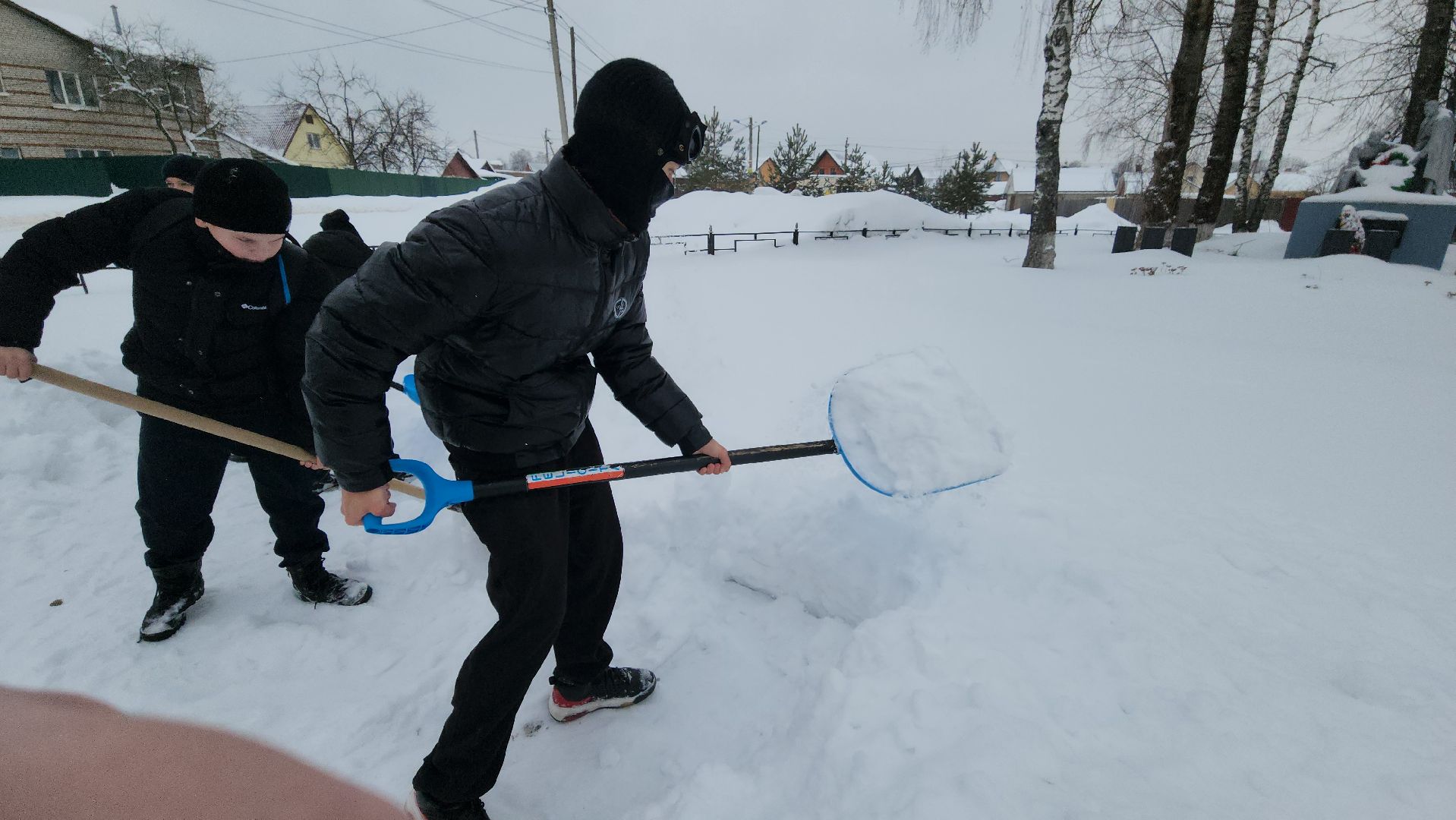 мемориал, вов, уборка снега, лицей, школьники, руза, рузский городской округ,