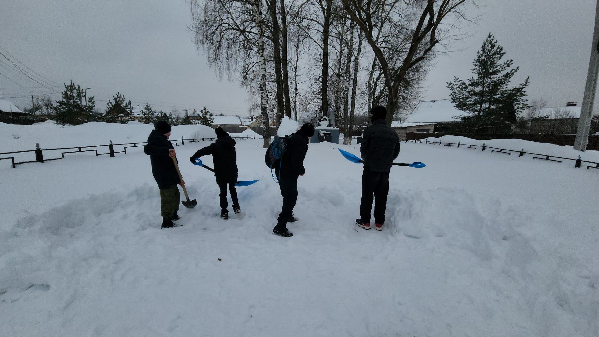 мемориал, вов, уборка снега, лицей, школьники, руза, рузский городской округ,