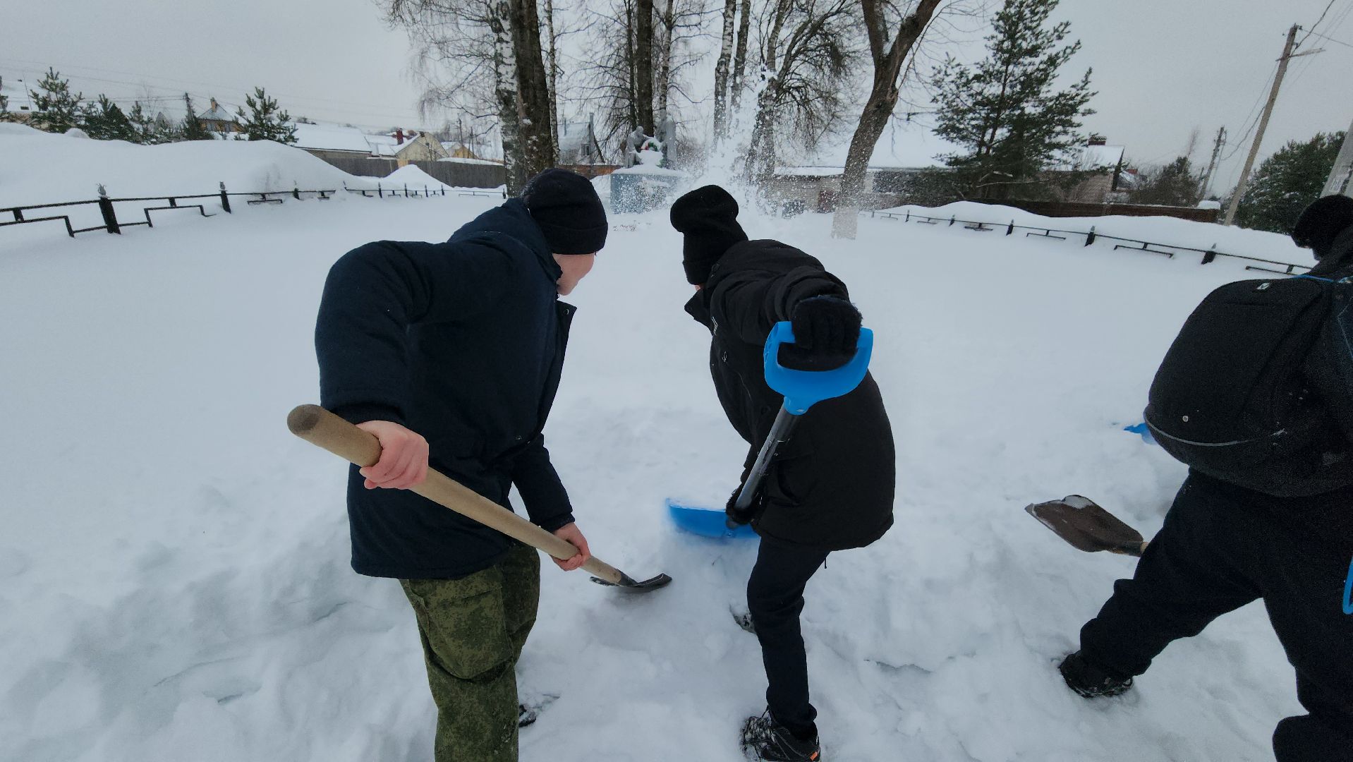 мемориал, вов, уборка снега, лицей, школьники, руза, рузский городской округ,