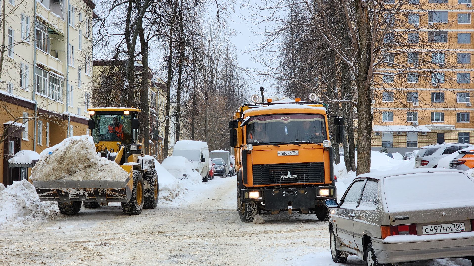 уборка улиц, последствия снегопада, убираем снег,