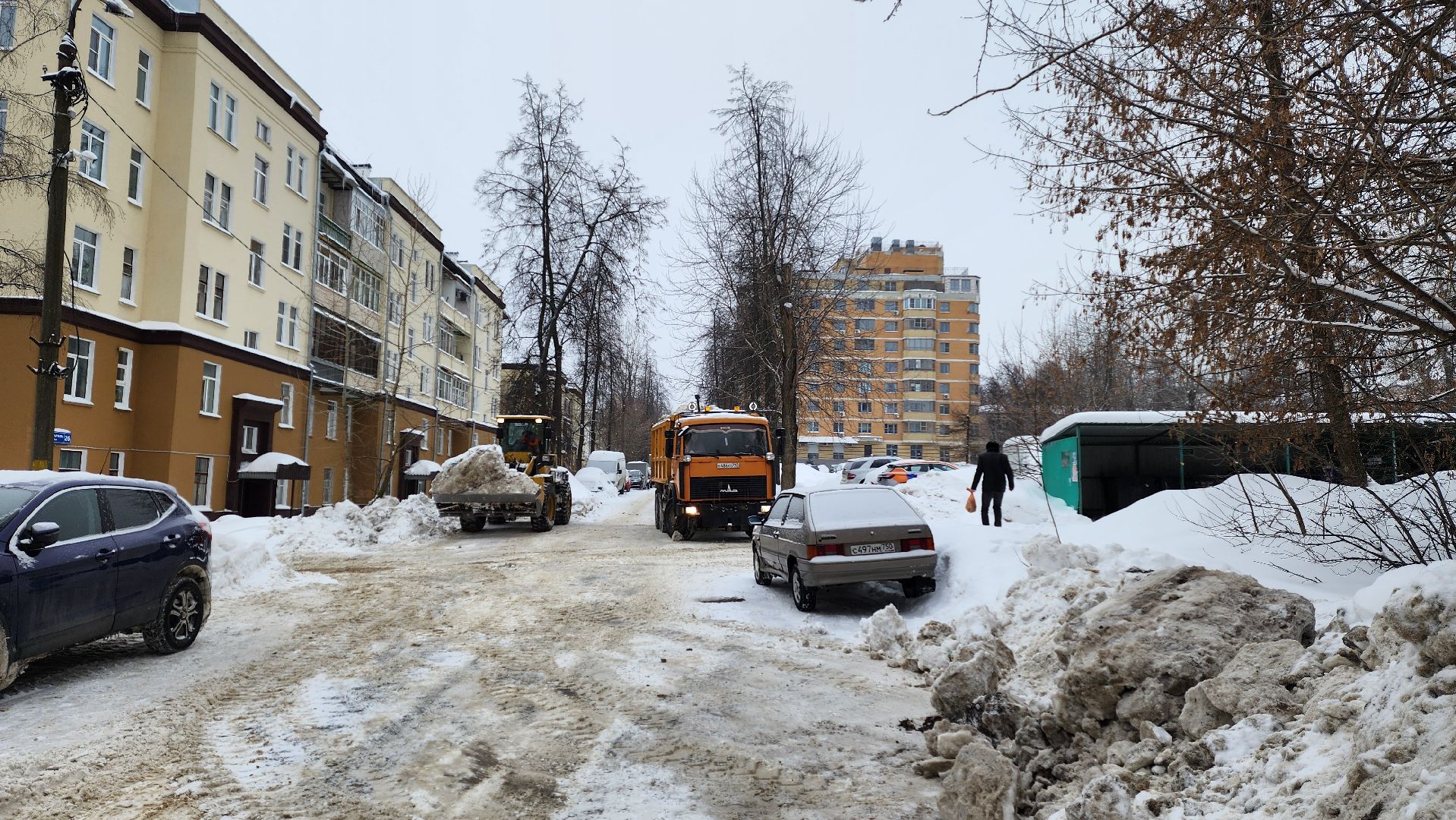 уборка улиц, последствия снегопада, убираем снег,
