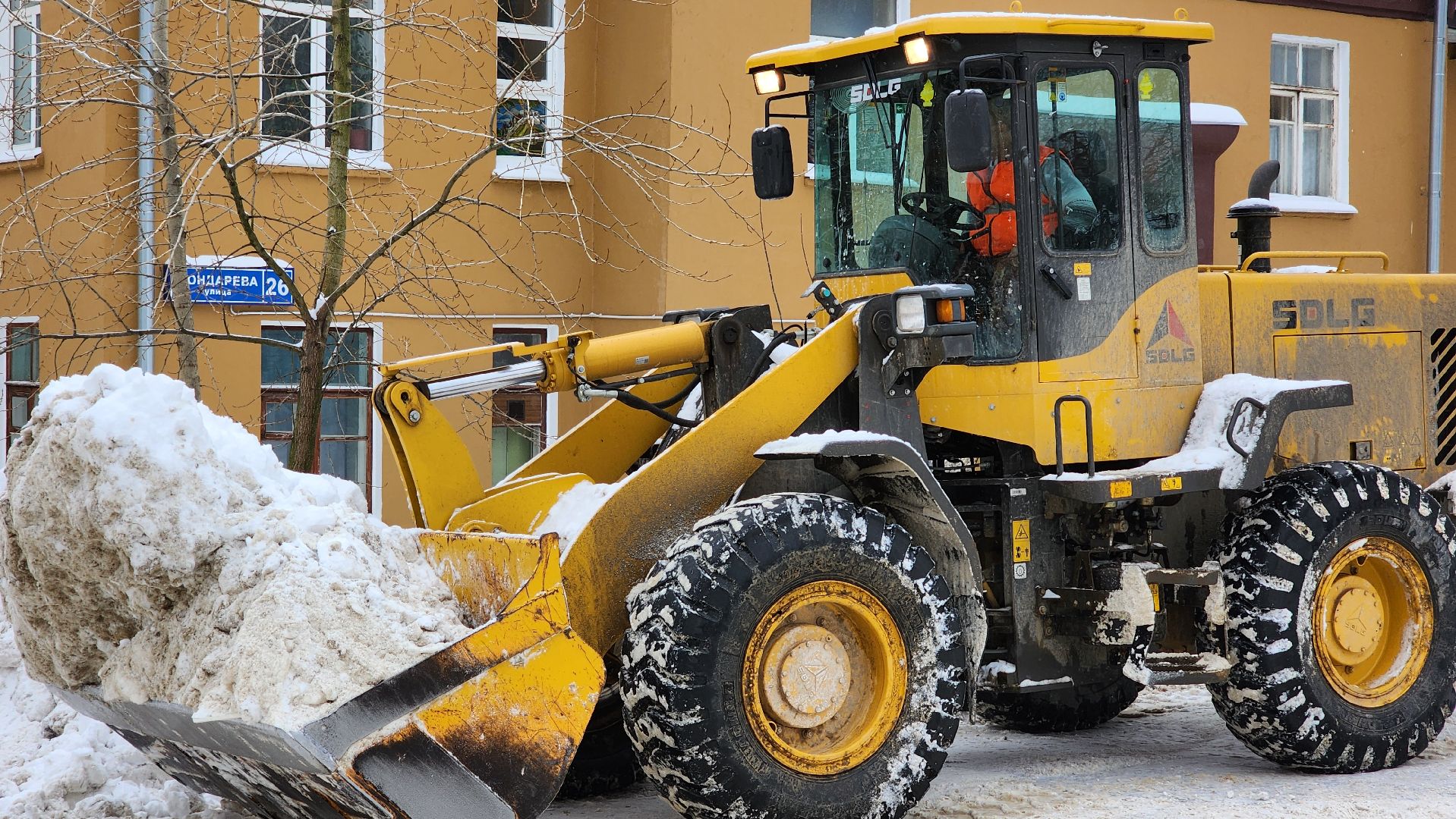 уборка улиц, последствия снегопада, убираем снег,