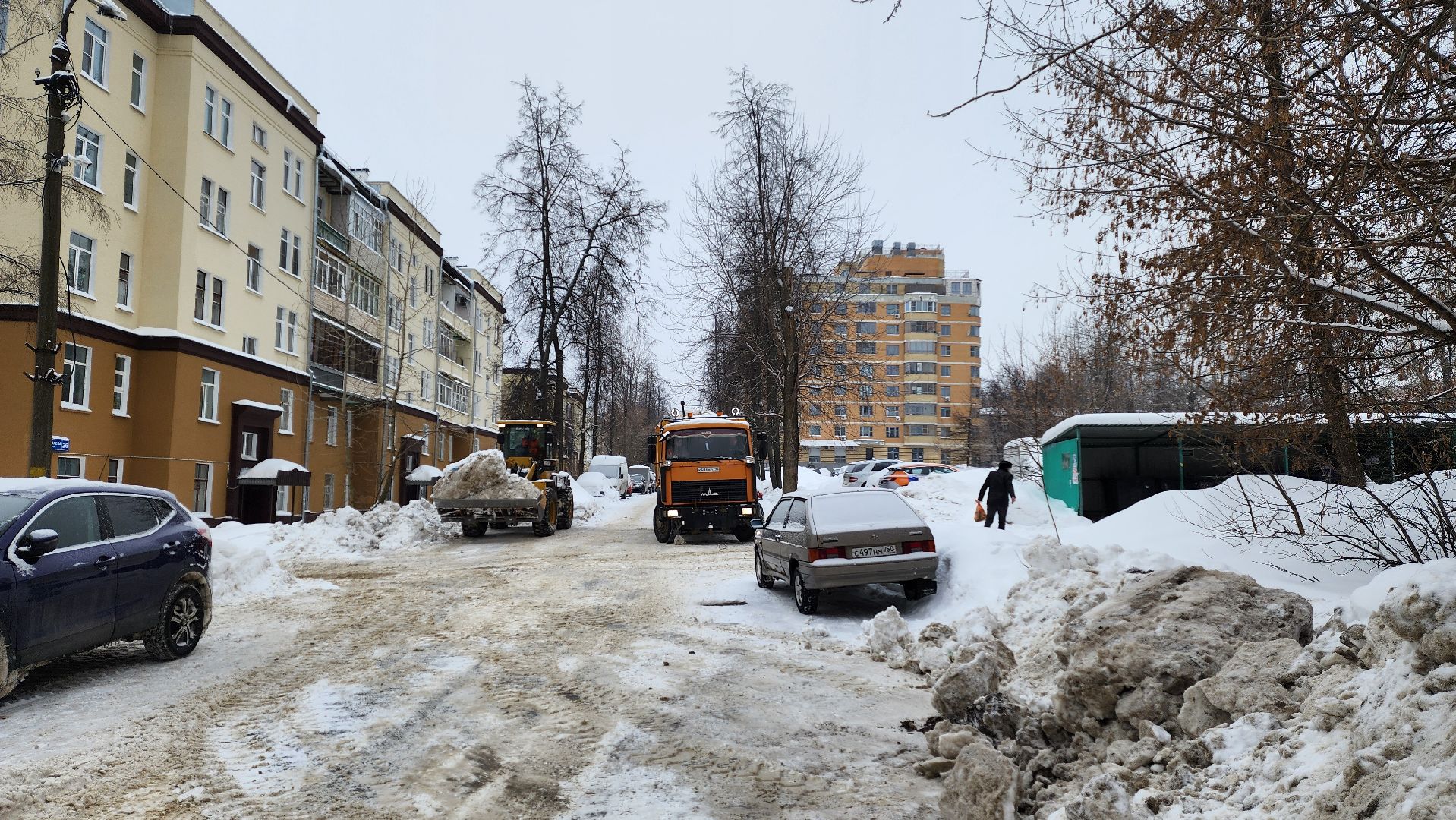 уборка улиц, последствия снегопада, убираем снег,