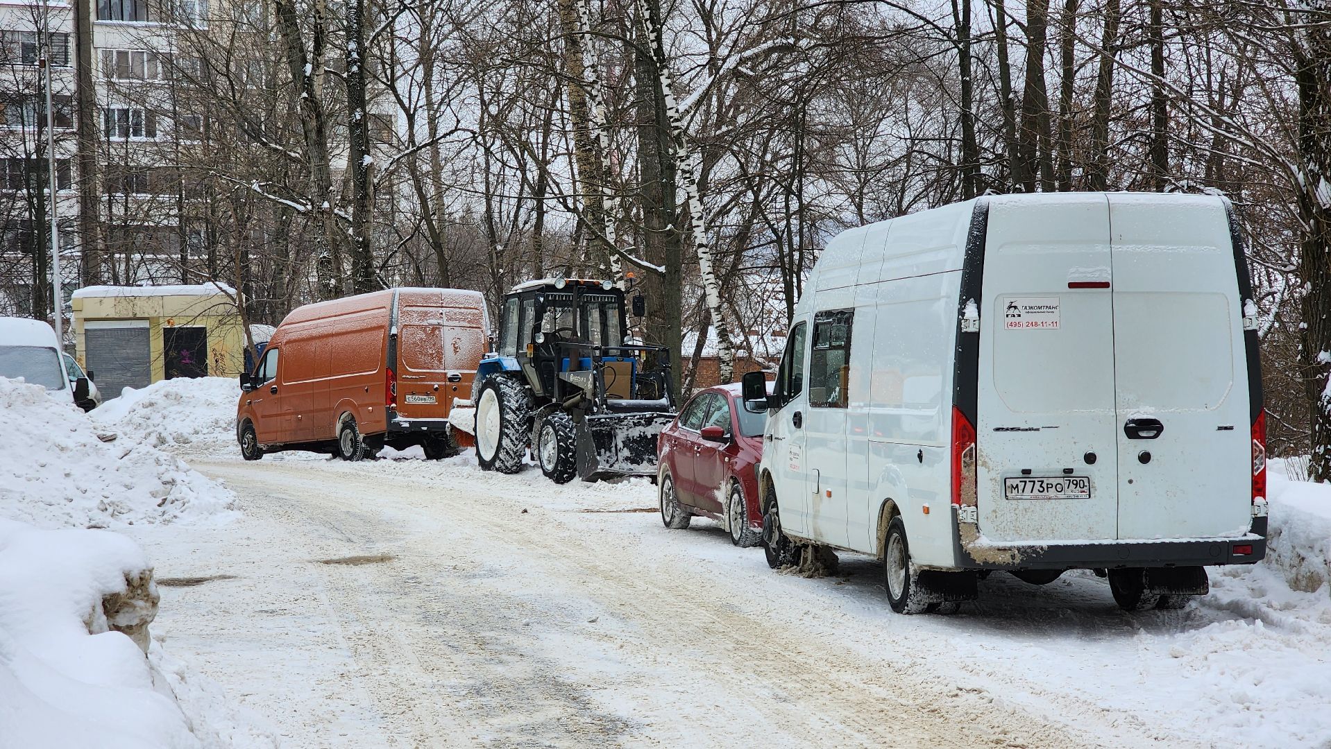 уборка улиц, последствия снегопада, убираем снег,