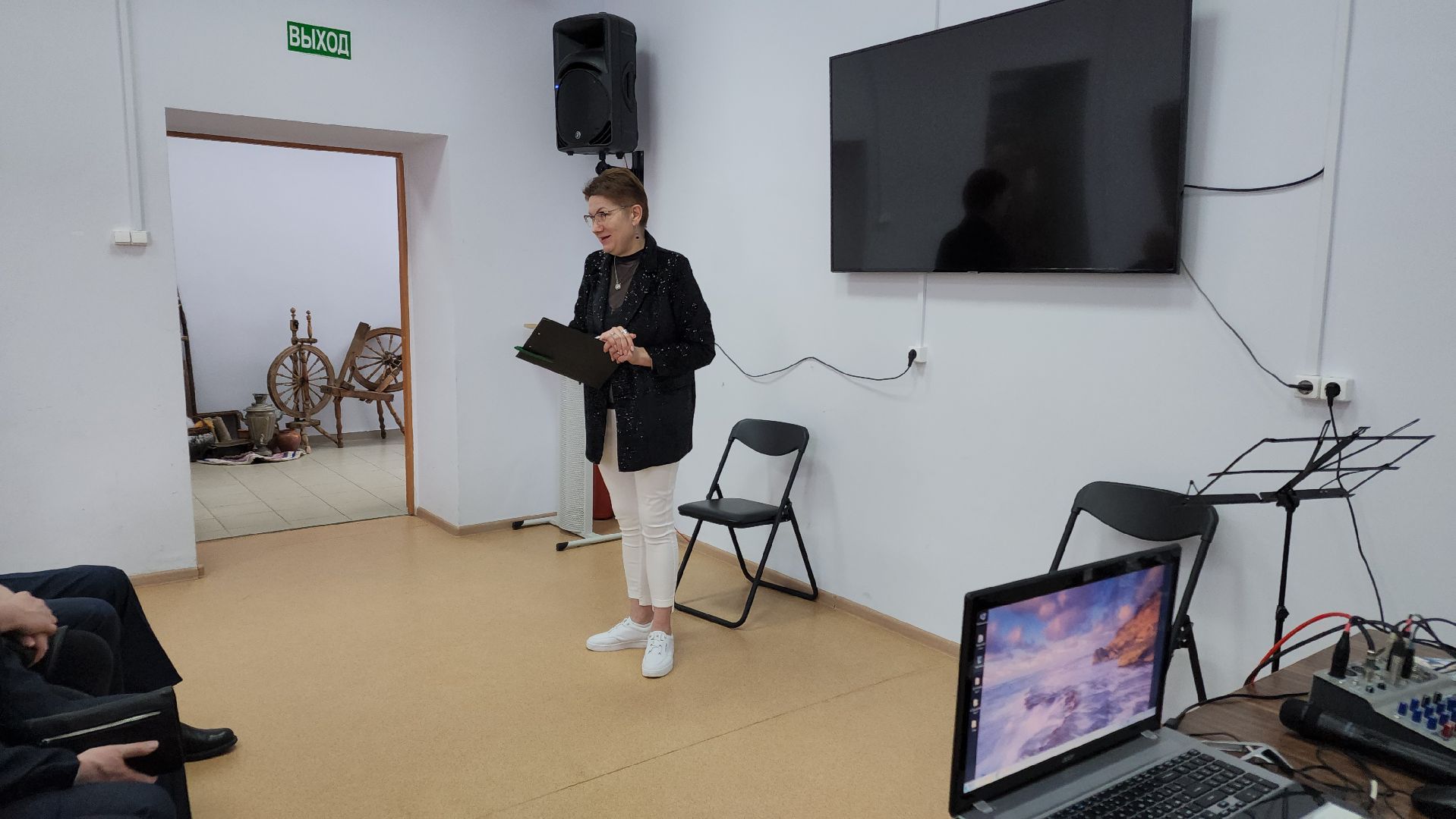 волоколамск, художественная выставка, библиоканикулы, библиотека, Выставка, художник, художники подмосковья,