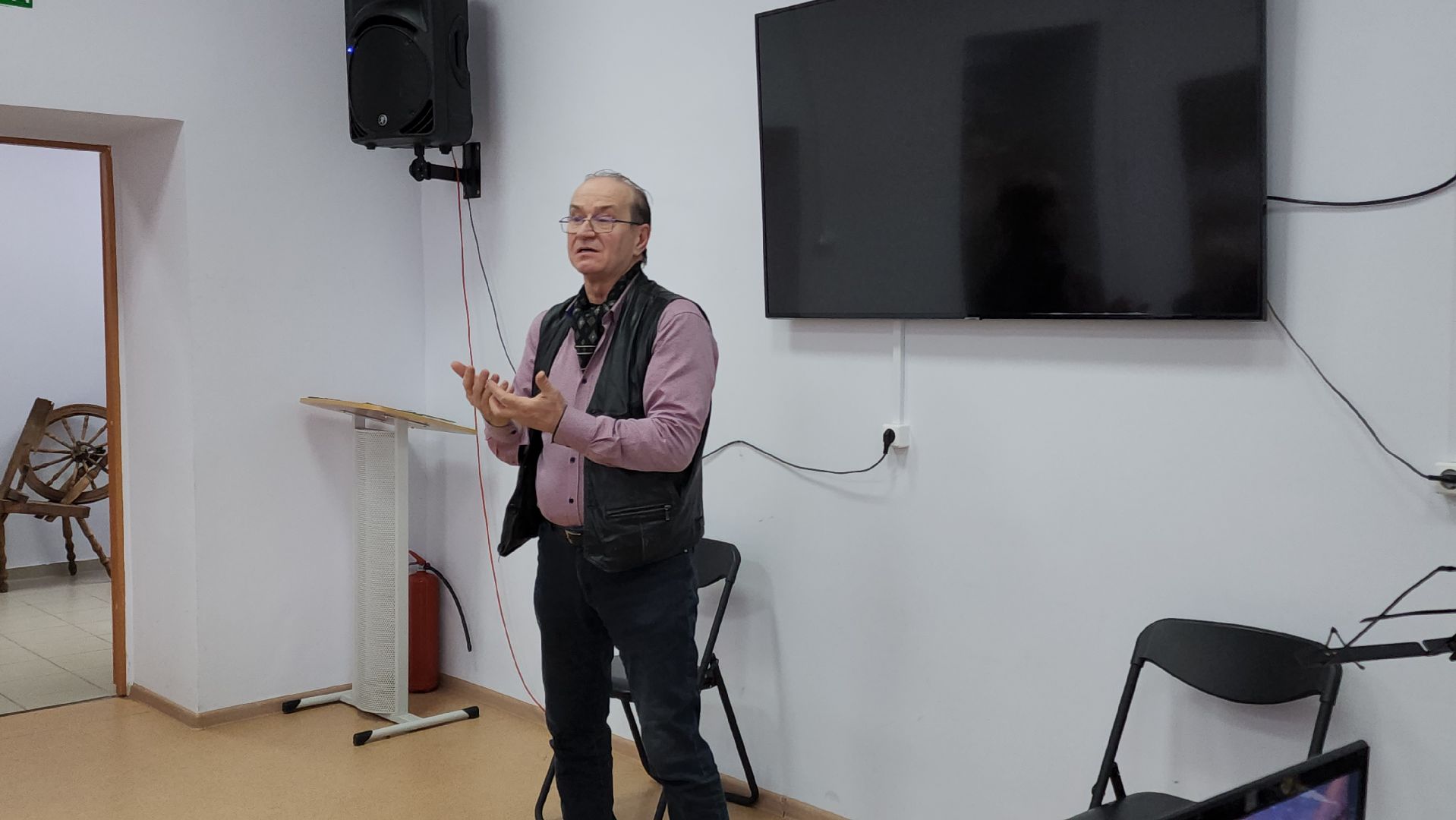 волоколамск, художественная выставка, библиоканикулы, библиотека, Выставка, художник, художники подмосковья,