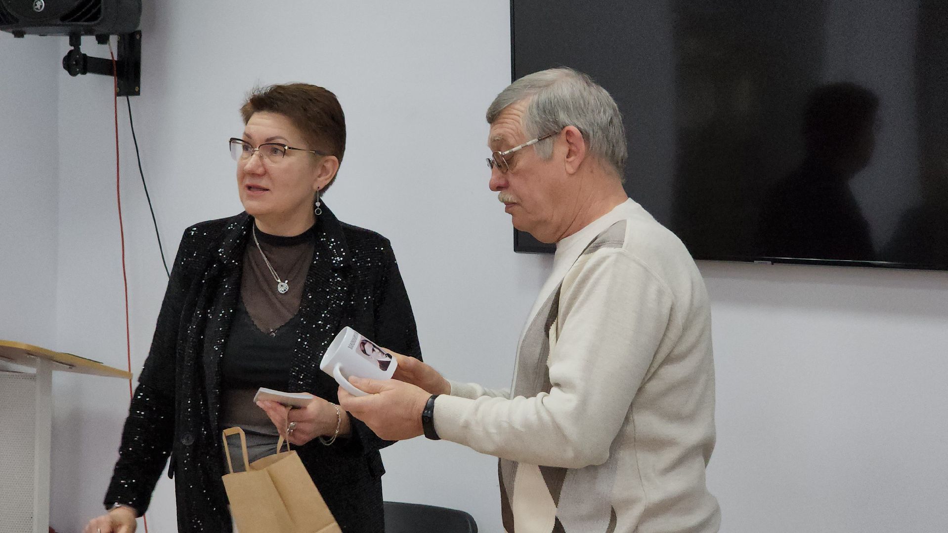 волоколамск, художественная выставка, библиоканикулы, библиотека, Выставка, художник, художники подмосковья,