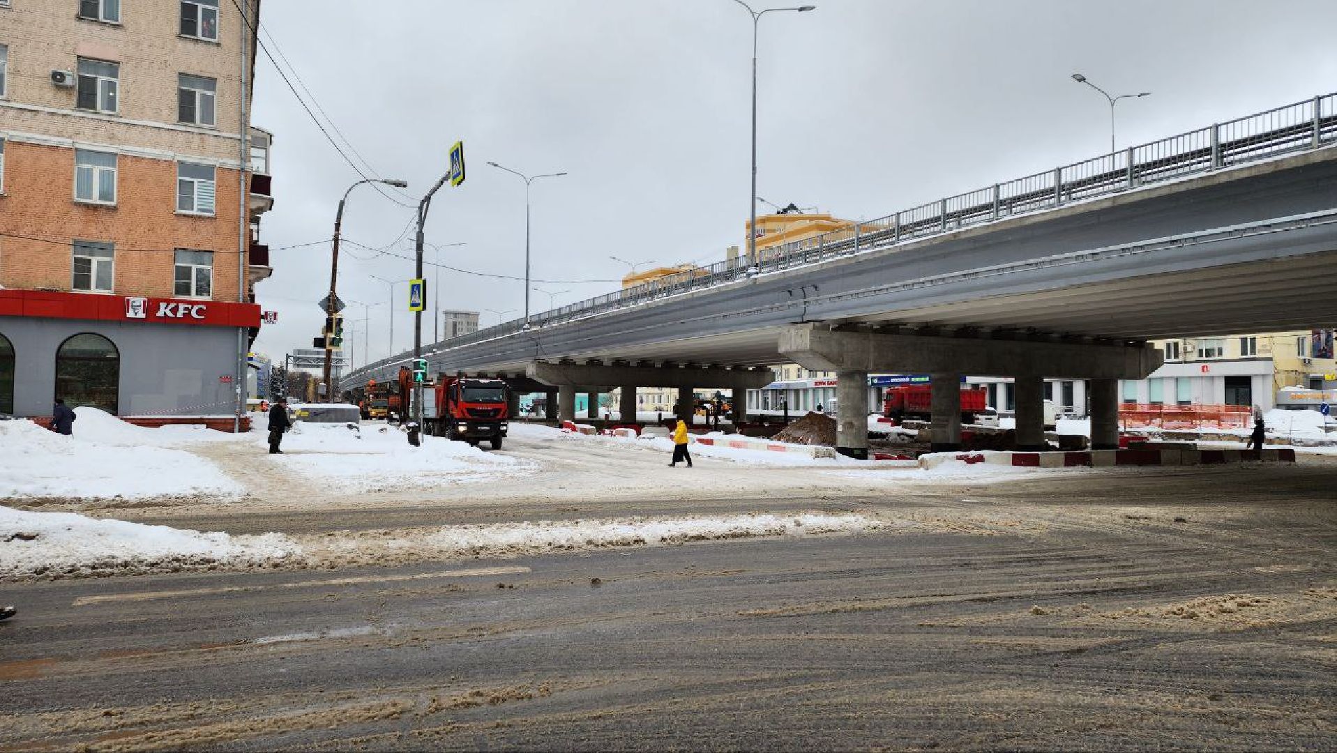 Люберцы, эстакада на Октябрьском проспекте в Люберцах, уборка снега,