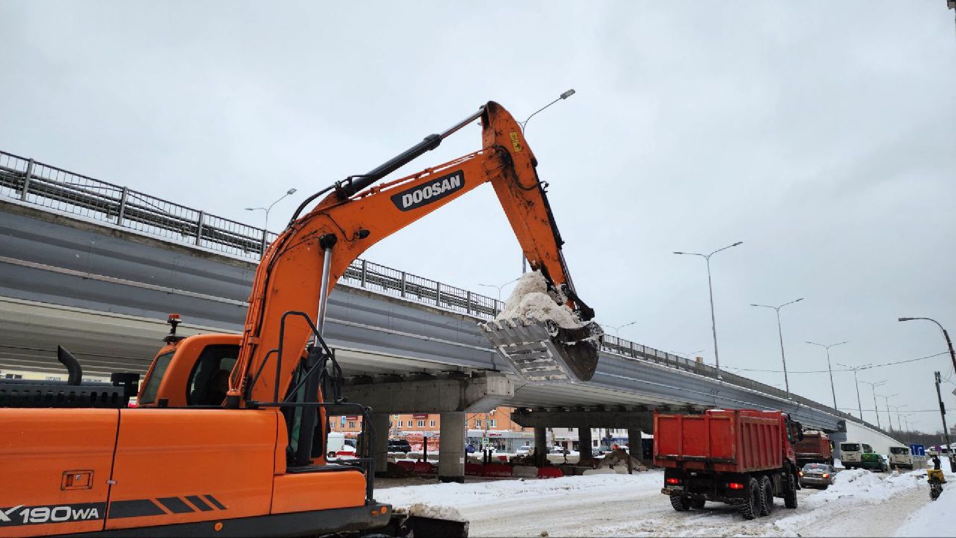 Люберцы, эстакада на Октябрьском проспекте в Люберцах, уборка снега,