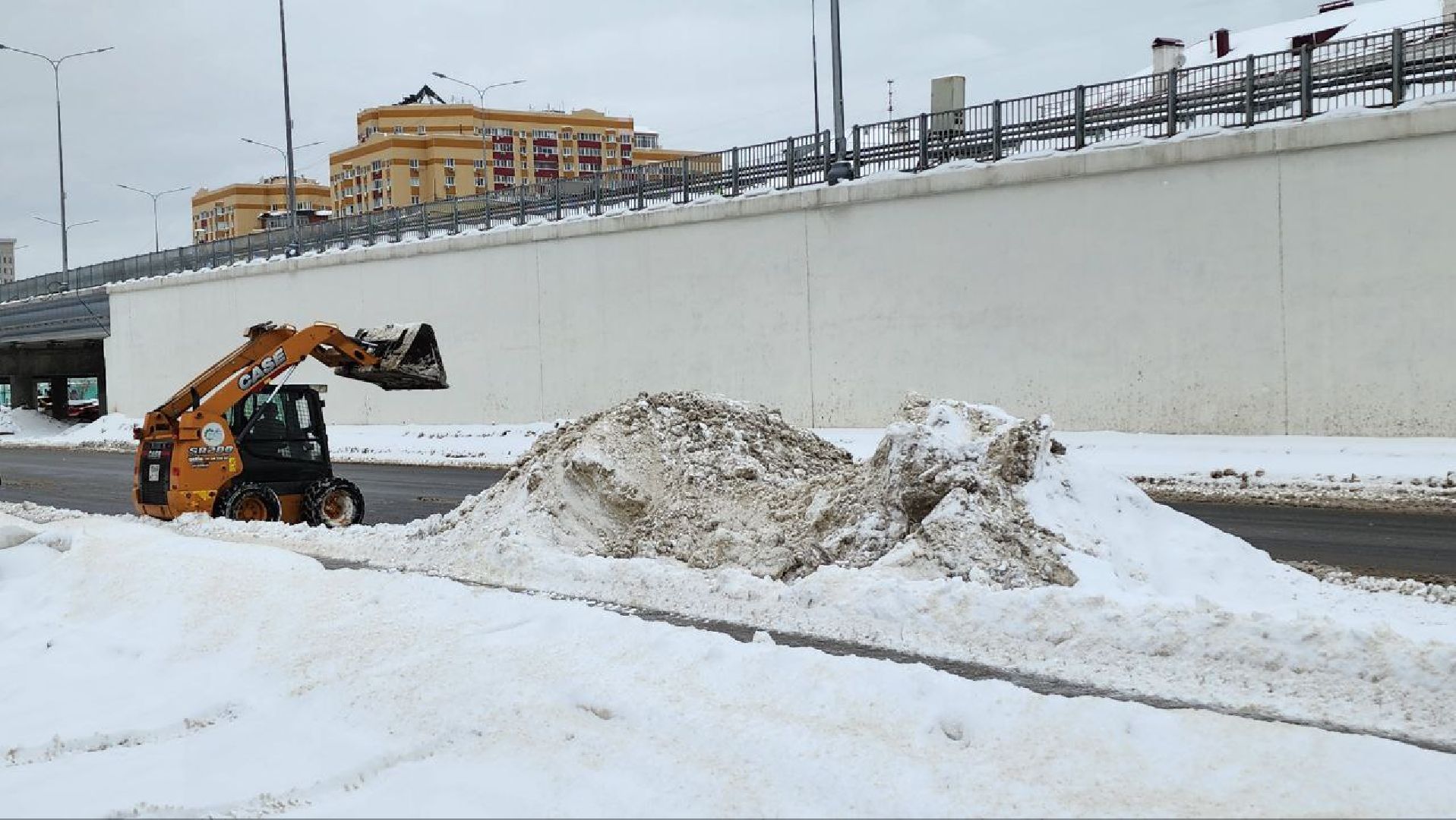 Люберцы, эстакада на Октябрьском проспекте в Люберцах, уборка снега,