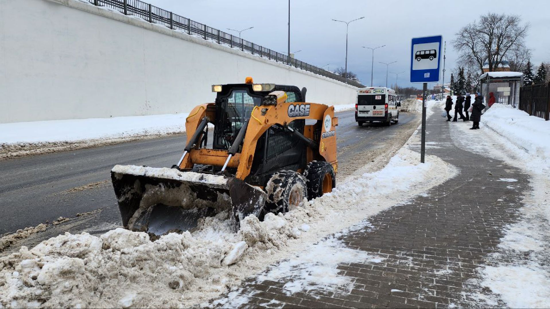 Люберцы, эстакада на Октябрьском проспекте в Люберцах, уборка снега,