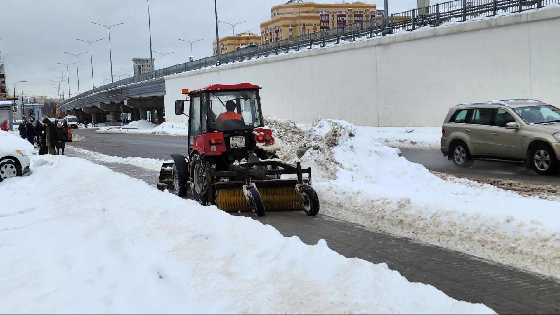 Люберцы, эстакада на Октябрьском проспекте в Люберцах, уборка снега,